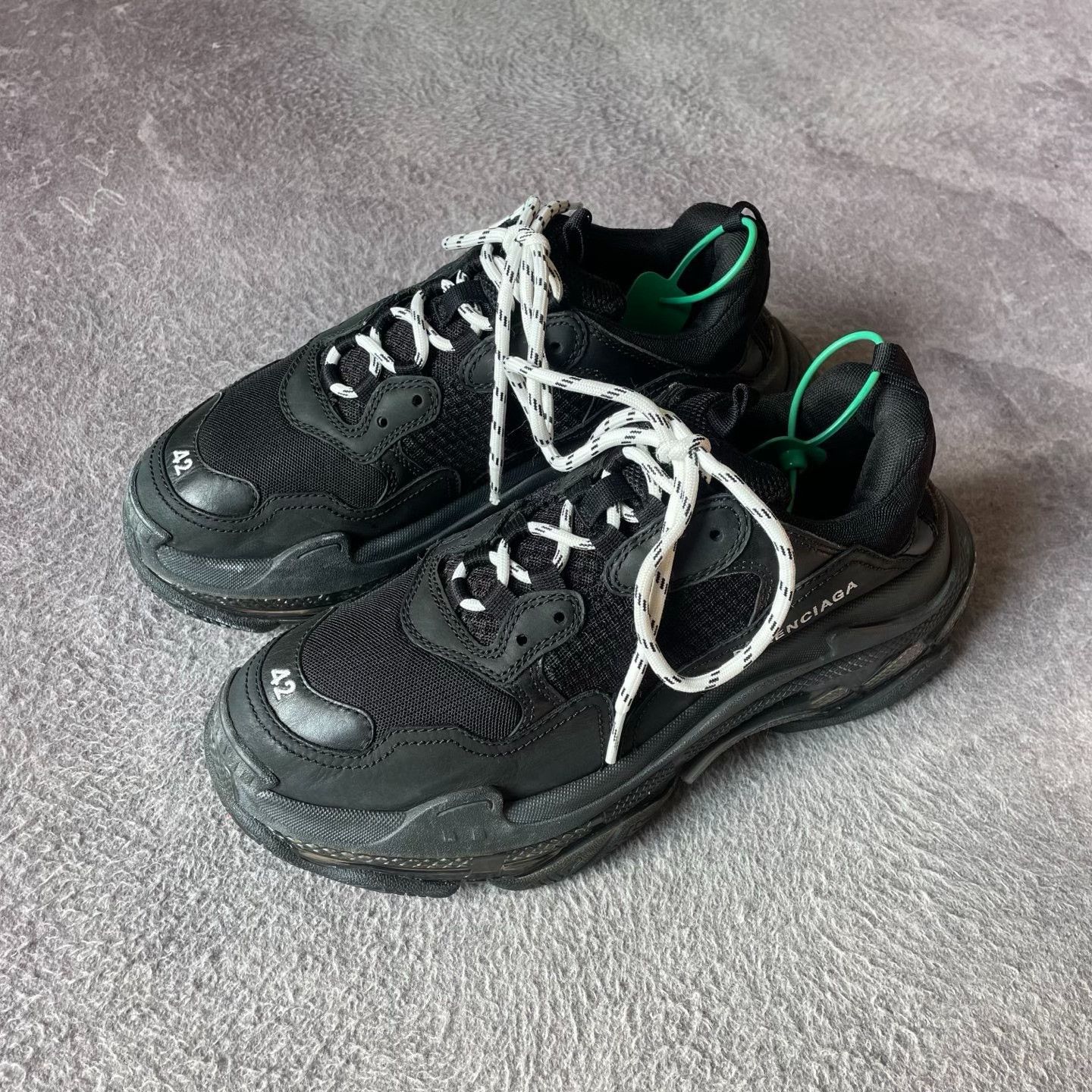 Balenciaga Balenciaga Black Lowtop Sneakers S Men Size US 10 / EU 43 - 1 Thumbnail