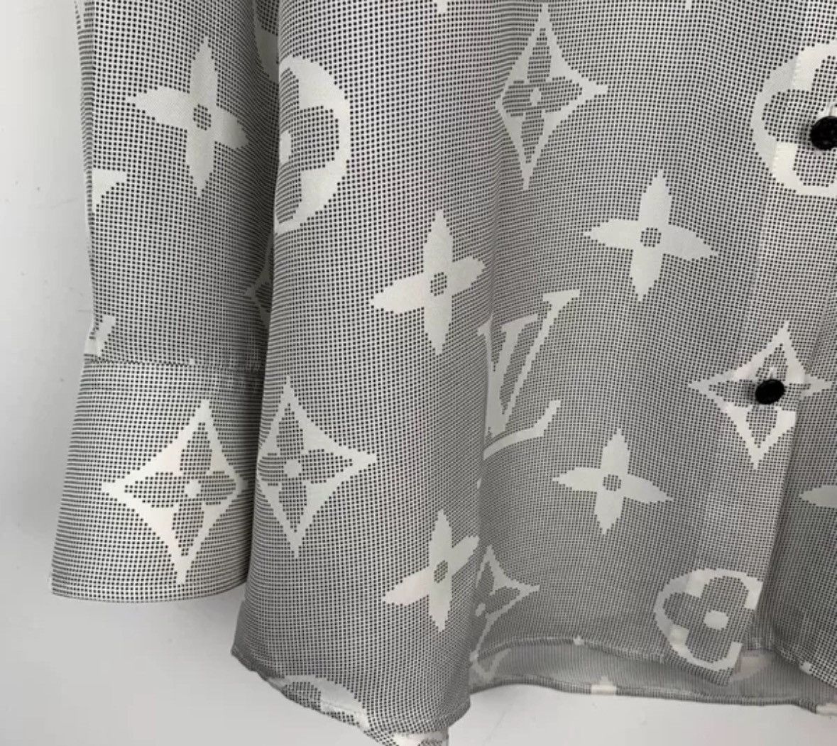 Louis Vuitton Louis Vuitton LV 23 logo breasted gray long sleeved shirt Size US S / EU 44-46 / 1 - 4 Thumbnail
