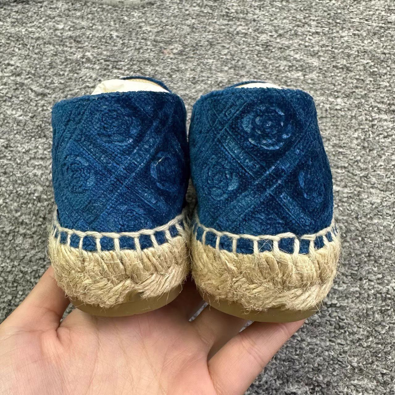 Chanel Chanel Dark Camellia Blue-Black Suede Espadrilles K12 Size US 5 / IT 35 - 6 Thumbnail