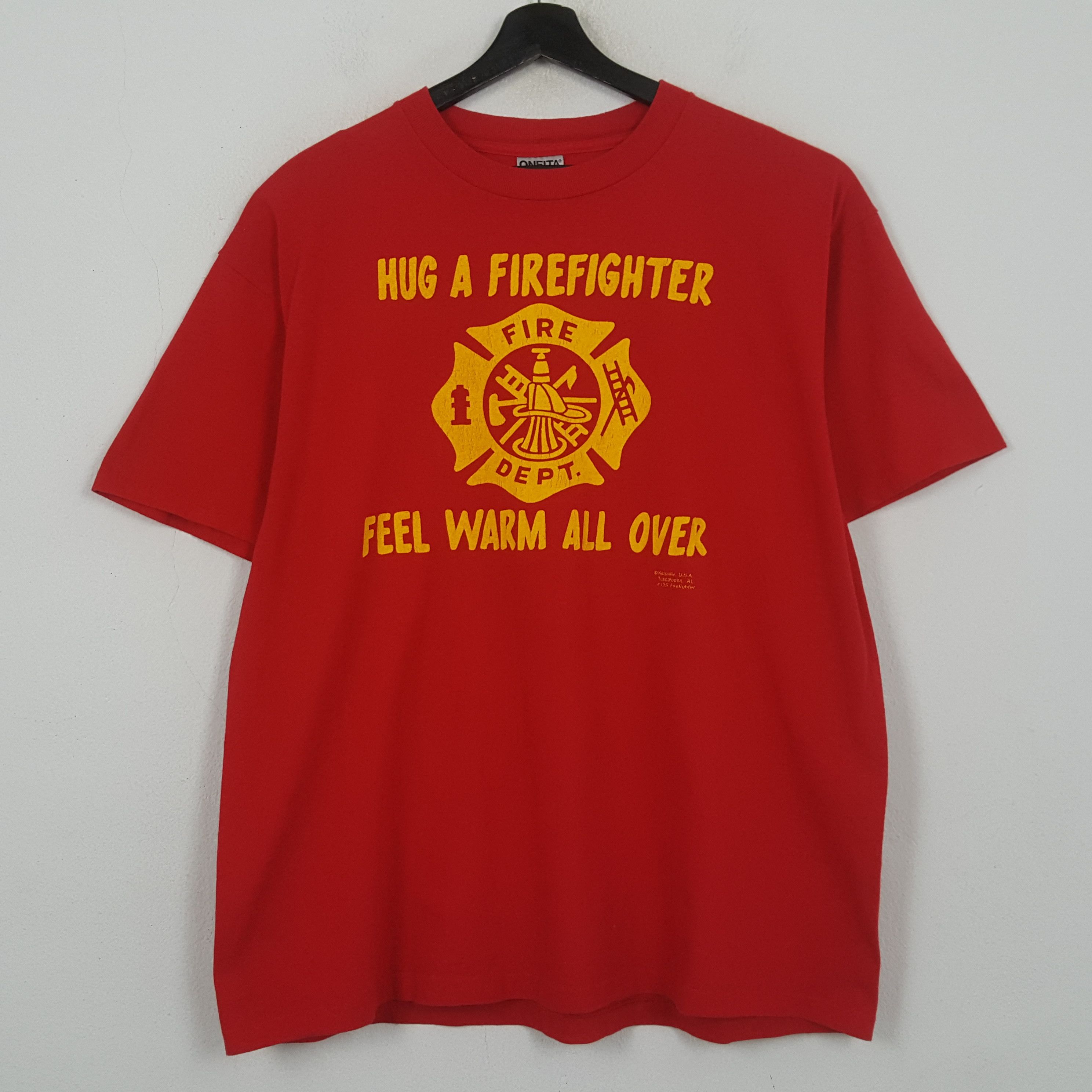 Vintage Hug A Firefighter Dept Vintage Tshirt RR1 Size US XL / EU 56 / 4 - 1 Thumbnail