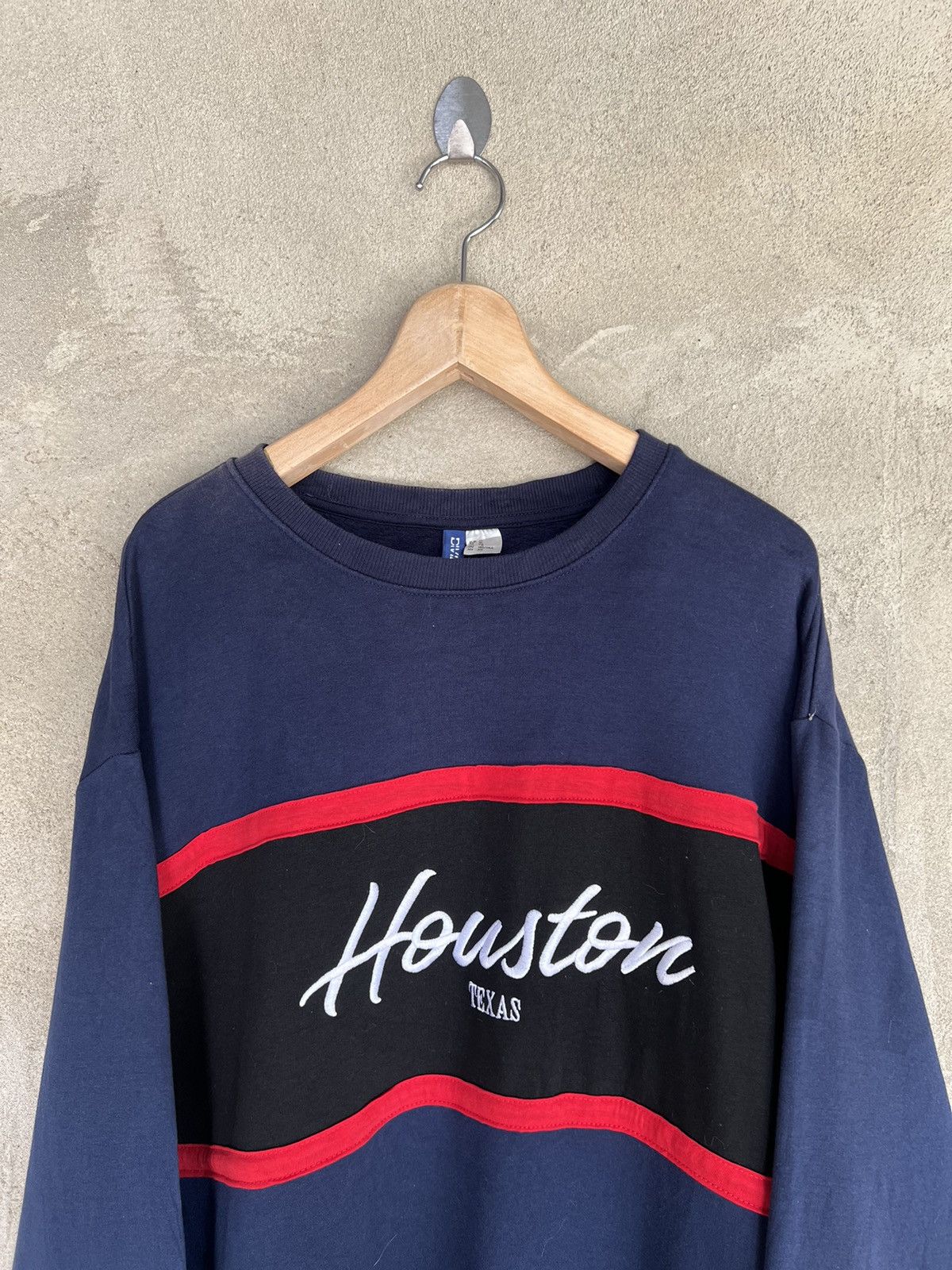 H&M H&M Houston Texas Spell Out Sweatshirt Size US XL / EU 56 / 4 - 3 Thumbnail