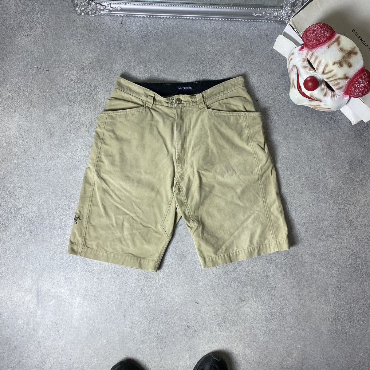 Arc'teryx Vintage Arc’teryx Shorts Size US 32 / EU 48 - 1 Thumbnail