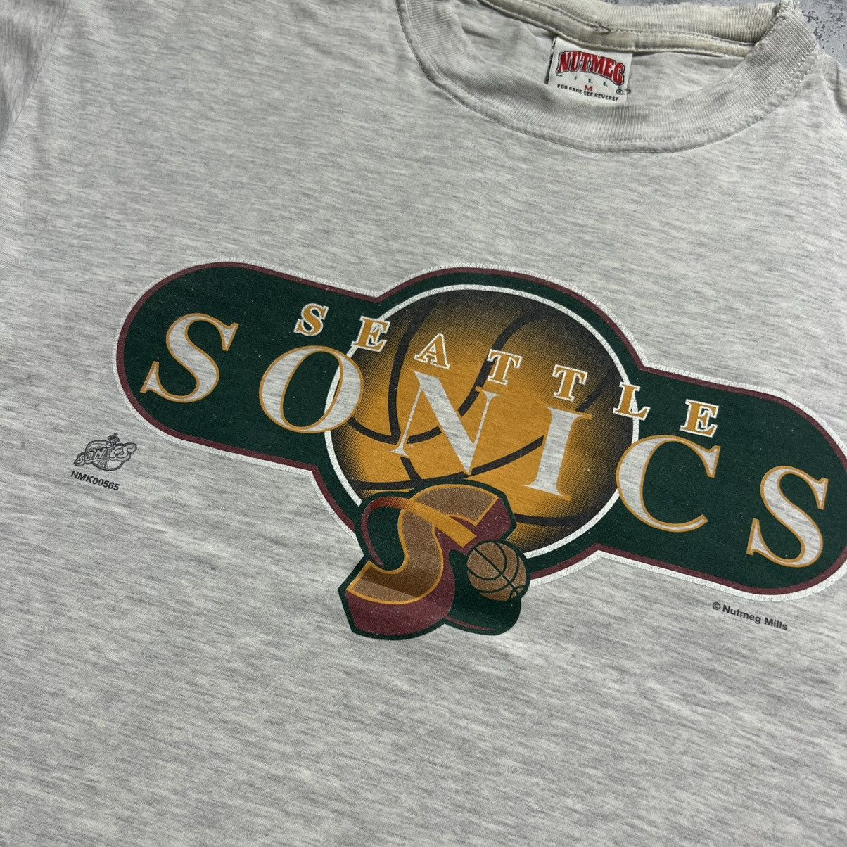 Nutmeg 90s Nutmeg Seattle Sonics Vintage NBA Oversized Tee T-Shirt Size US M / EU 48-50 / 2 - 4 Thumbnail