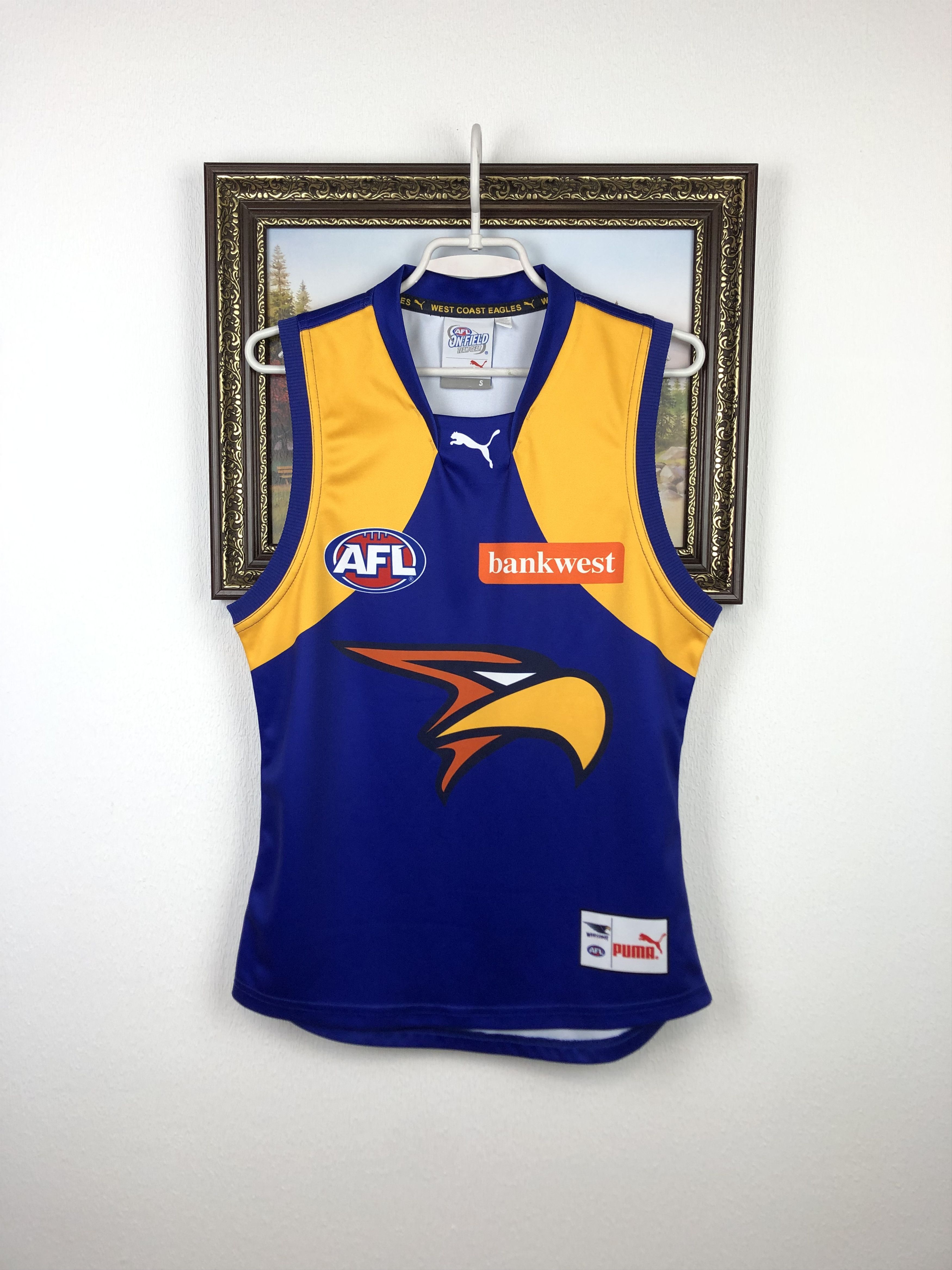 Vintage Vintage Puma West Coast Eagles Football Club AFL Jersy Shirt Size US S / EU 44-46 / 1 - 1 Thumbnail