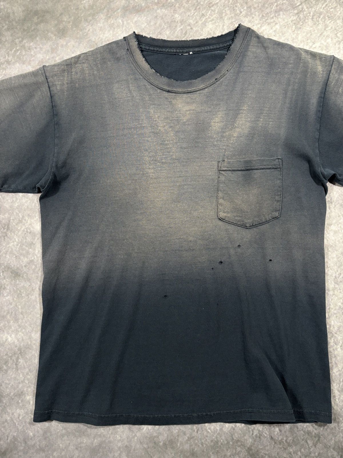 Vintage Thrashed Vintage Blank Tee Faded Distressed Bleach Sun 1990s Size US M / EU 48-50 / 2 - 11 Thumbnail