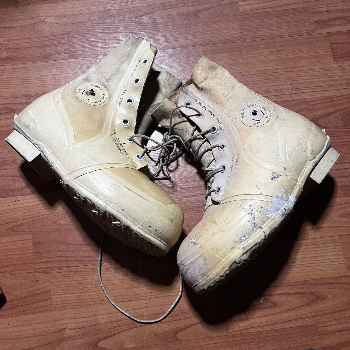 Other Vintage Bata Bunny Boots Size 9 Worn Thrashed White Size US 9 / EU 42 - 1 Thumbnail