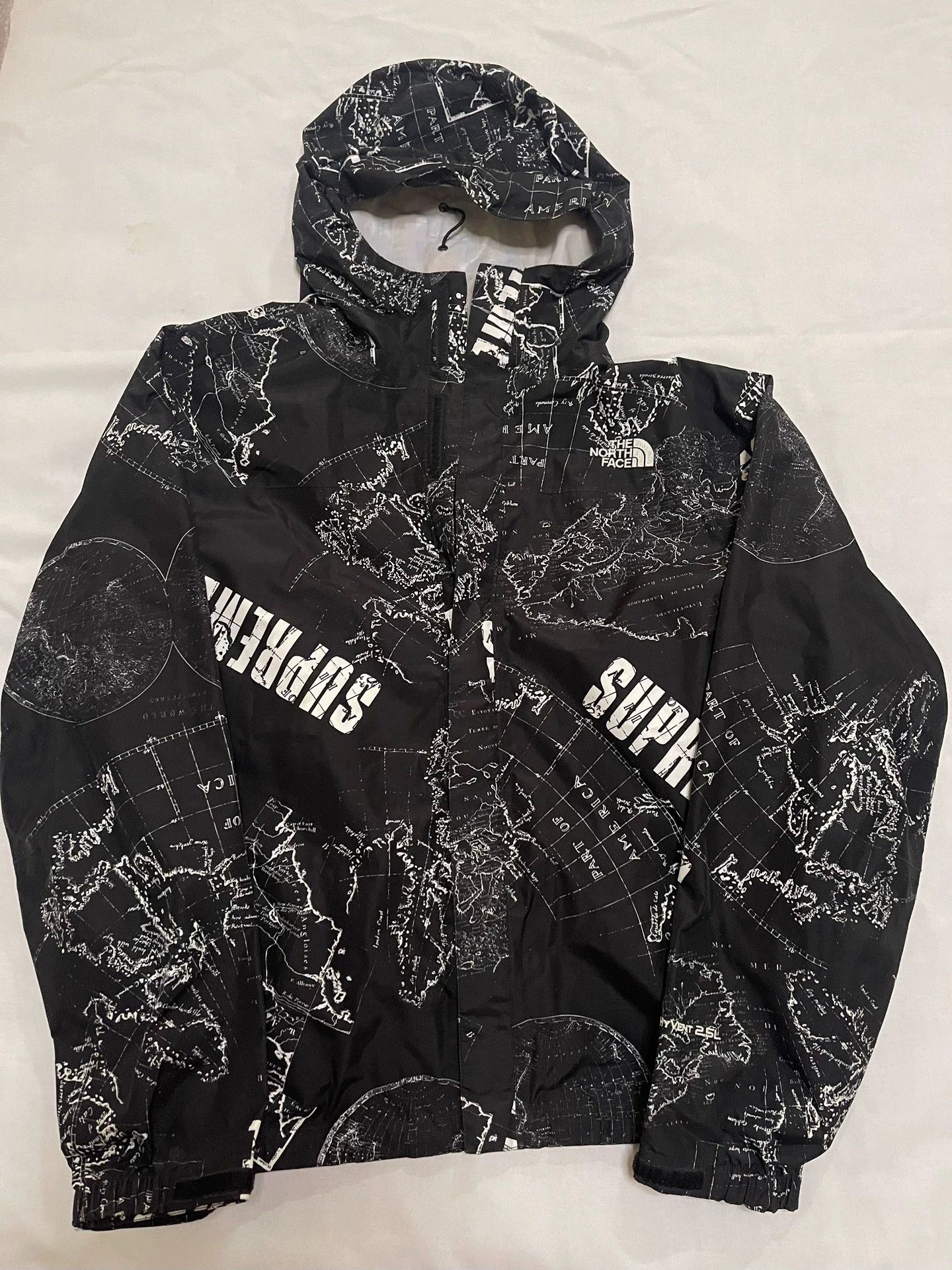 Supreme Supreme x TNF 12SS Venture Old Map Shell Jacket L Size US L / EU 52-54 / 3 - 1 Thumbnail