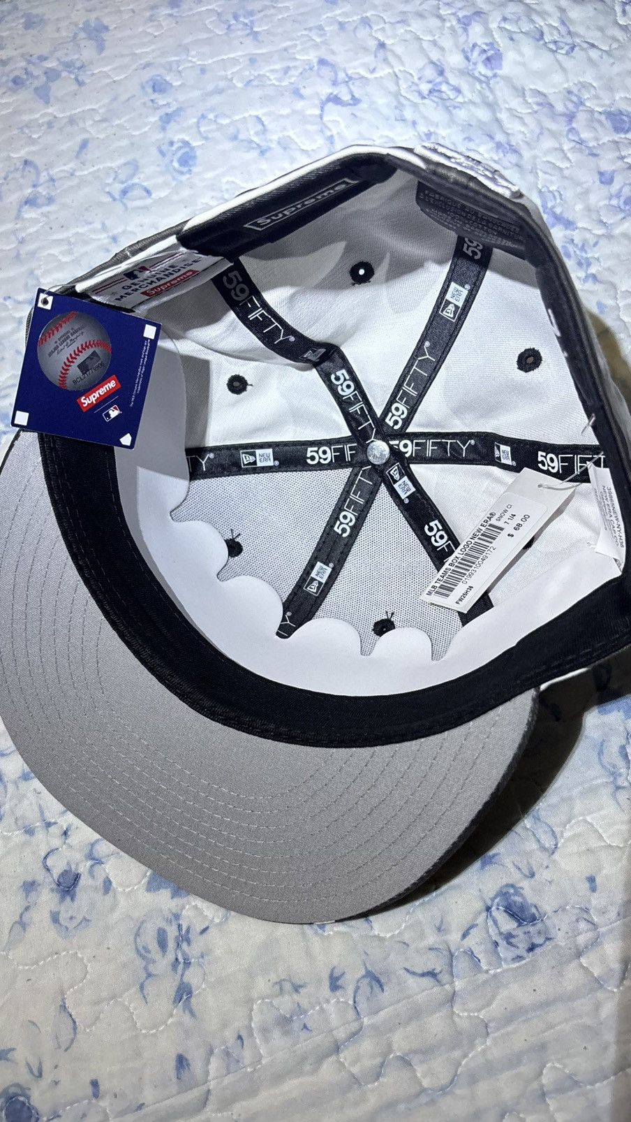 New Era × New York Yankees × Supreme MLB Teams Box Logo Fitted Hat, Snow Camo (7 1/4) [F/W 2025] Size ONE SIZE - 8 Thumbnail