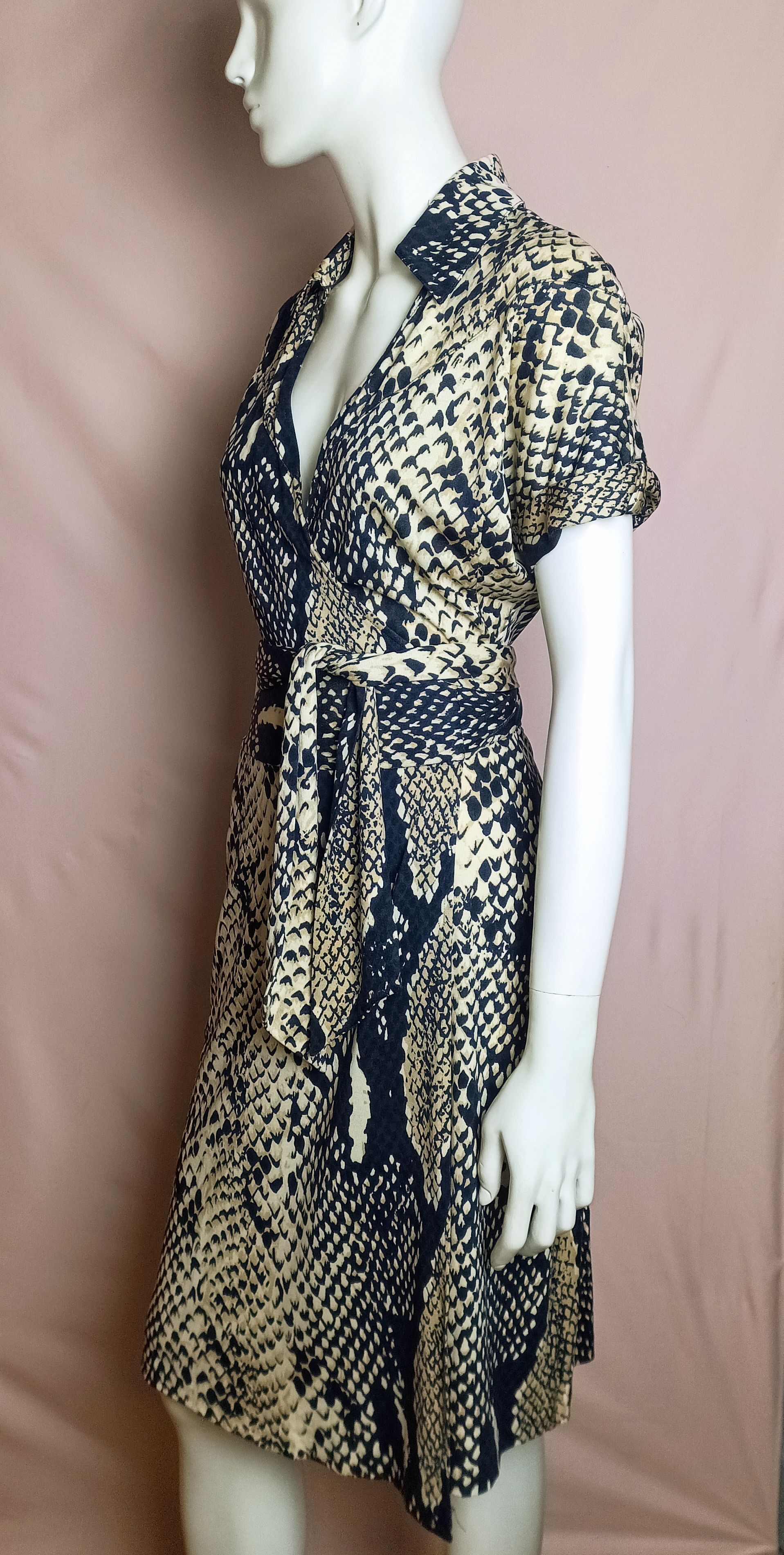 Diane von Furstenberg Diane von Furstenberg Snakeskin Print Silk Dress Size 6/8 Size M / US 6-8 / IT 42-44 - 2 Thumbnail