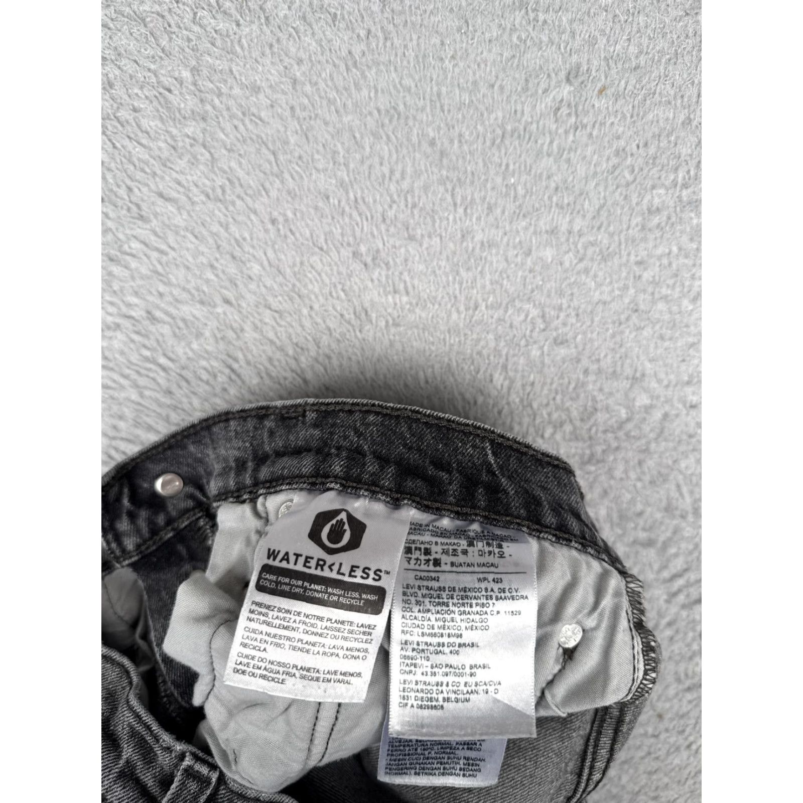 Levi's Levis Shorts Womens 28 Black Gray High Rise Denim Cutoff Button Fly Fray Hem Size 28" / US 6 / IT 42 - 7 Thumbnail