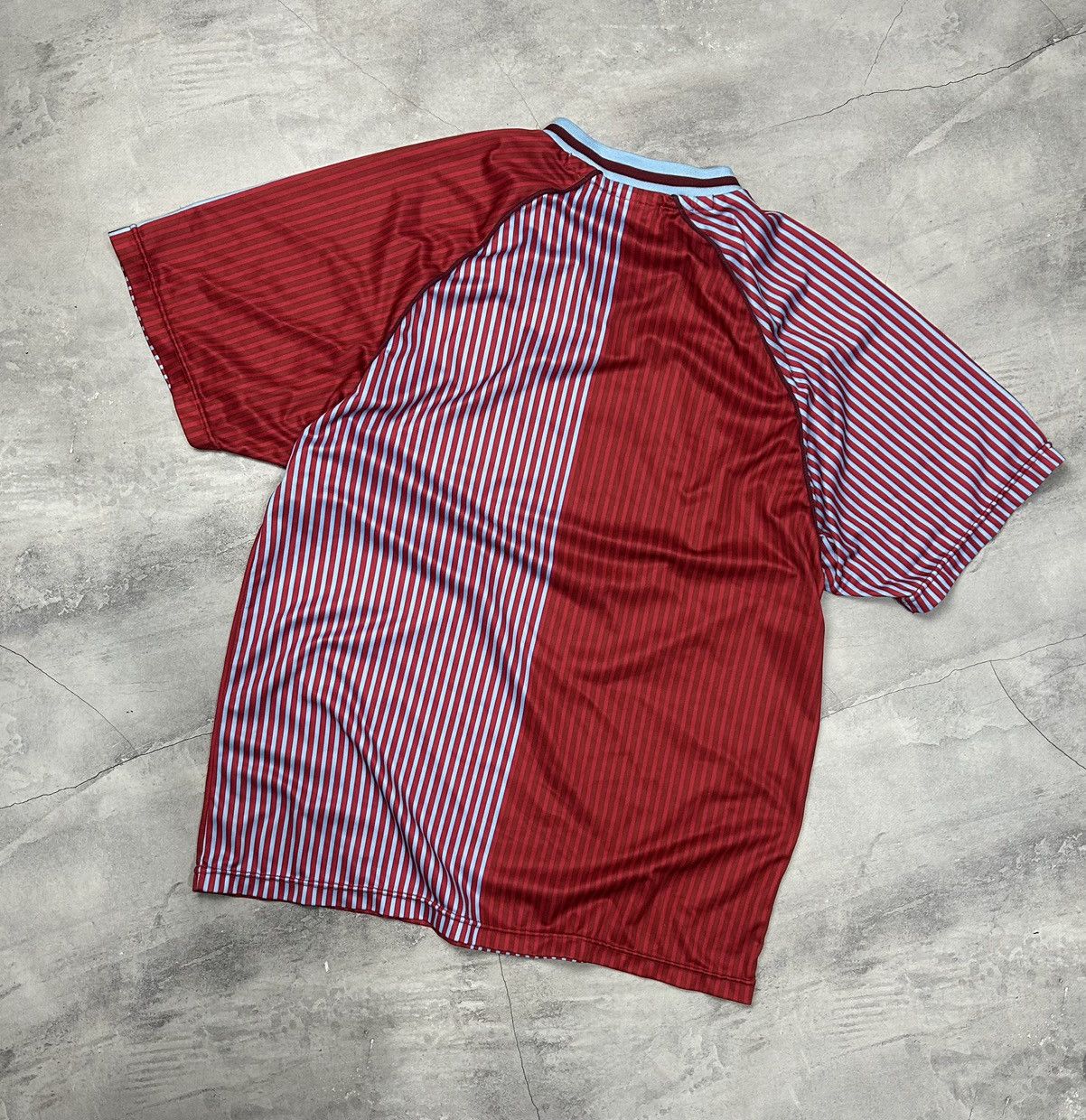Vintage Rare Vintage Aston Villa soccer jersey Size US M / EU 48-50 / 2 - 5 Thumbnail