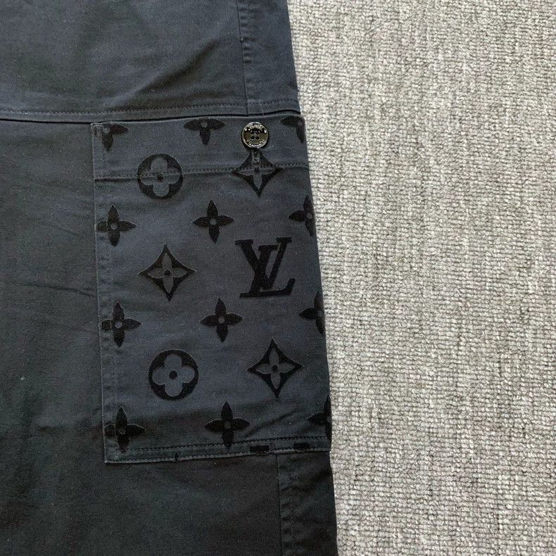 Louis Vuitton Louis Vuitton size US 50 Black pocket print flocked cargo p Size US 34 / EU 50 - 9 Thumbnail