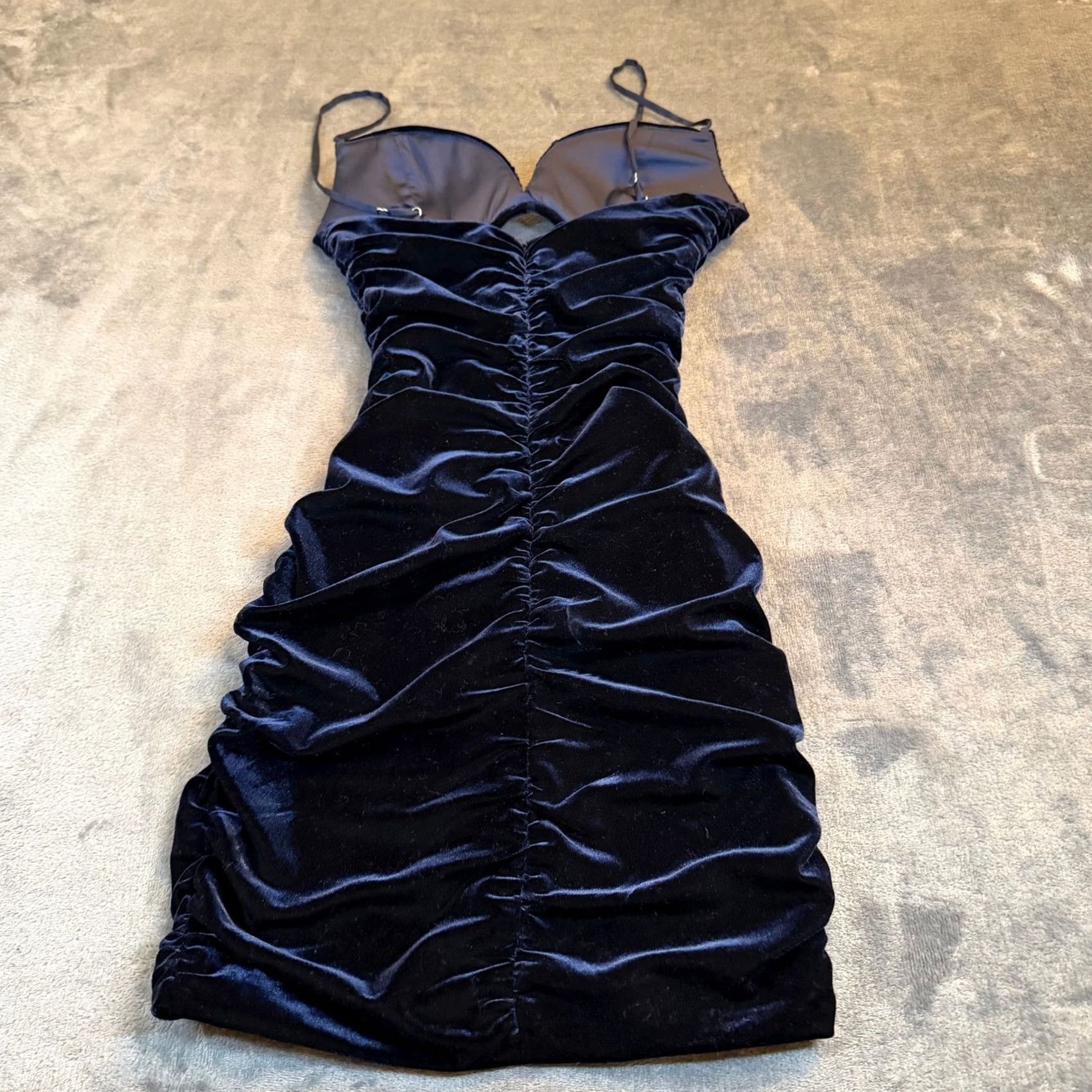 Vintage Oh Polly Navy Blue Ruched Velvet Mini Dress Womens US 0 Slim Fit Cut Out Strappy Sleeve Party Cocktail Bodycon Nightwear Size XS / US 0-2 / IT 36-38 - 3 Thumbnail