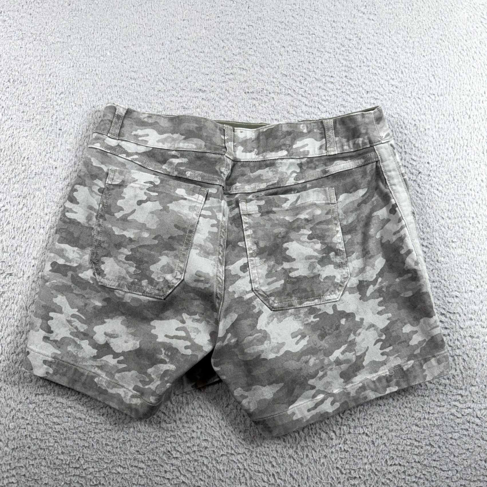 Spanx Spanx Shorts Womens M Gray Camo 5" STRETCH TWILL Elastic Waist Activewear Casual Travel Athletic Golf Tennis Walking Size 32" / US 10 / IT 46 - 6 Thumbnail