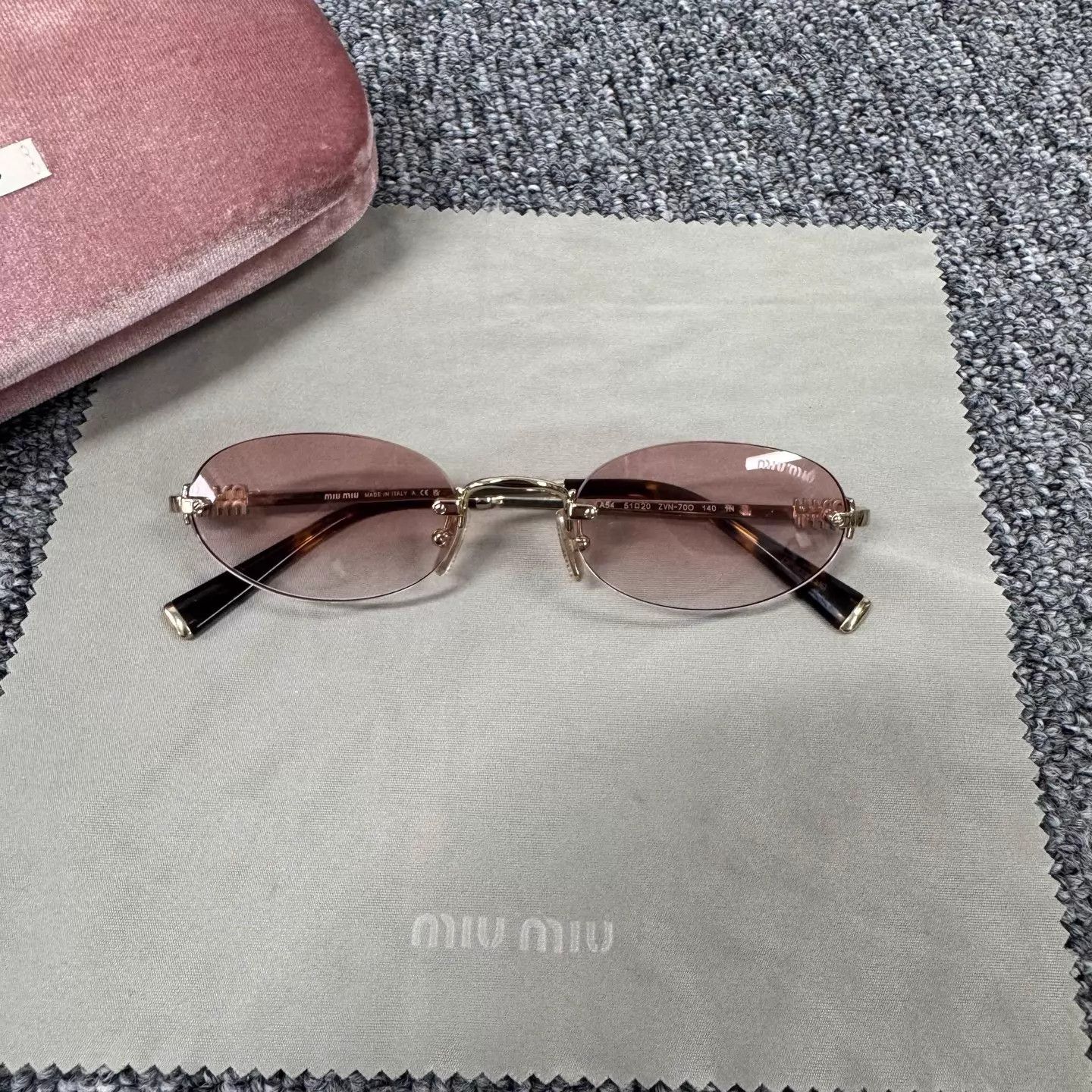 Miu Miu MiuMiu Gradient Pink Retro Frameless Shades New Box Size ONE SIZE - 1 Thumbnail