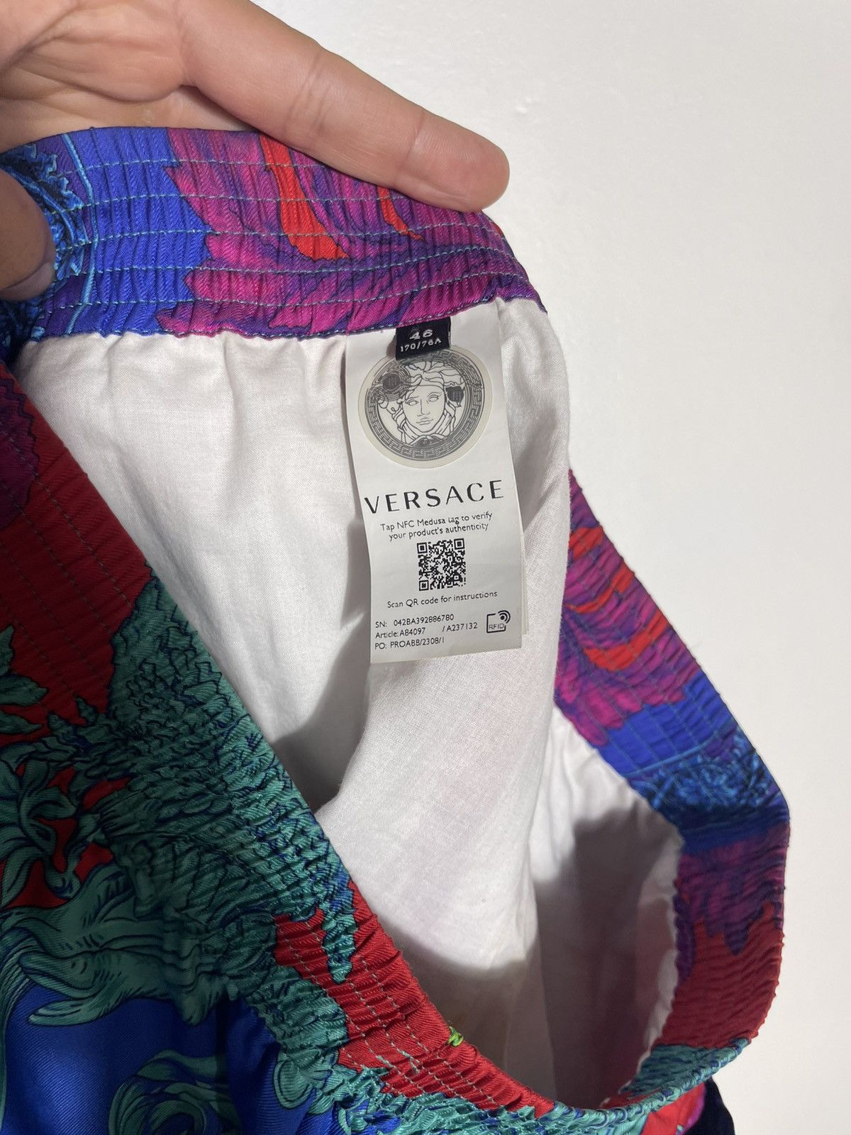 Versace VERSACE SILK SHORTS Size US 30 / EU 46 - 4 Thumbnail