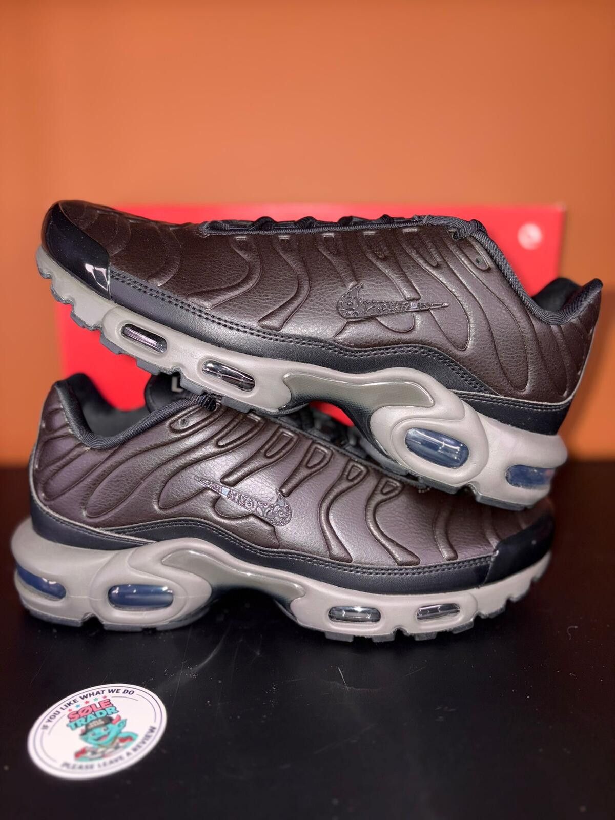 Nike Nike Air Max Plus Premium Leather ed. UK 6.5 Size US 7.5 / EU 40-41 - 1 Thumbnail