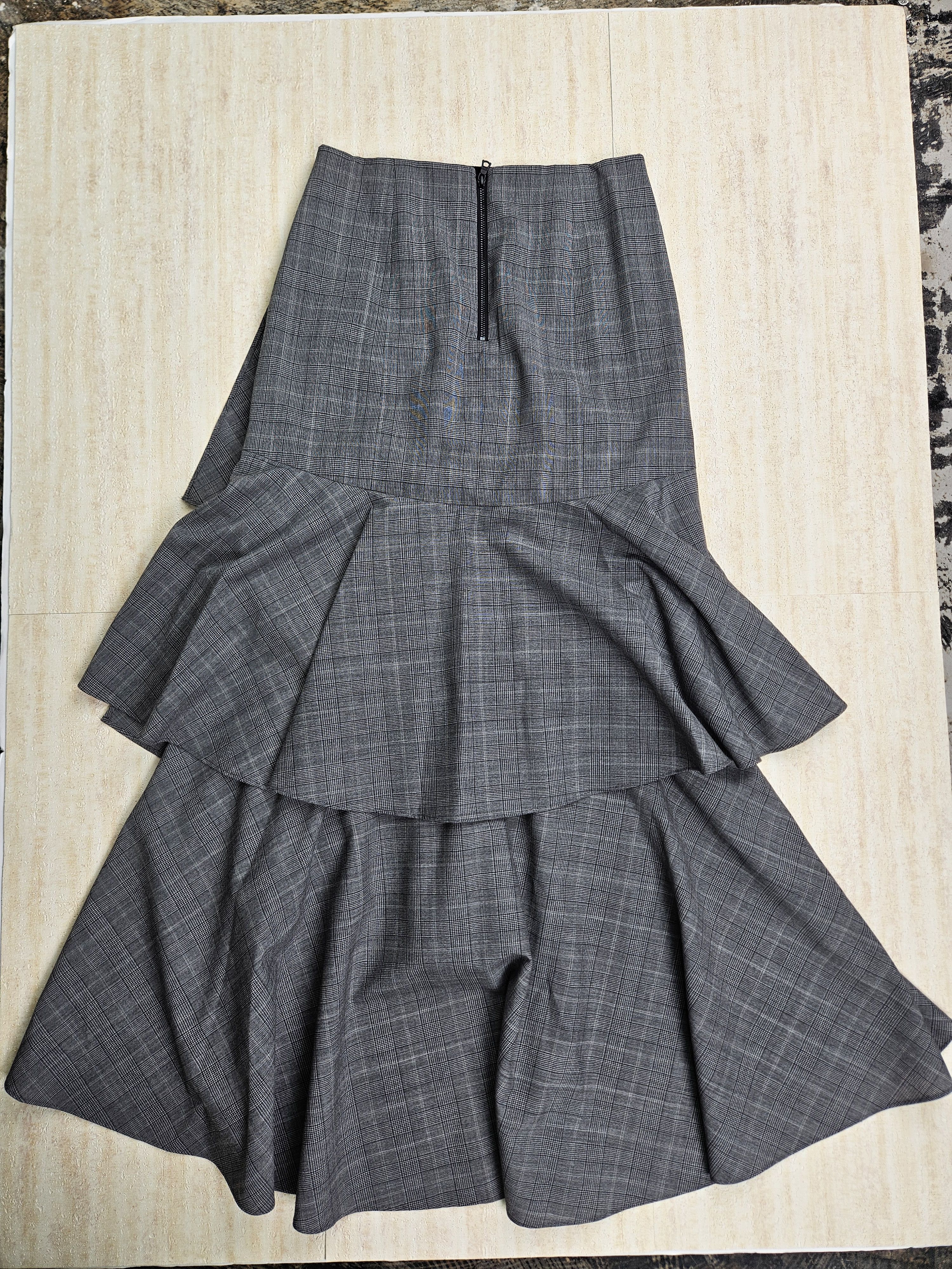 Alice + Olivia Grey Checkered Ruffles Layering Long Skirt Size 25" / US 0 / IT 36 - 2 Thumbnail