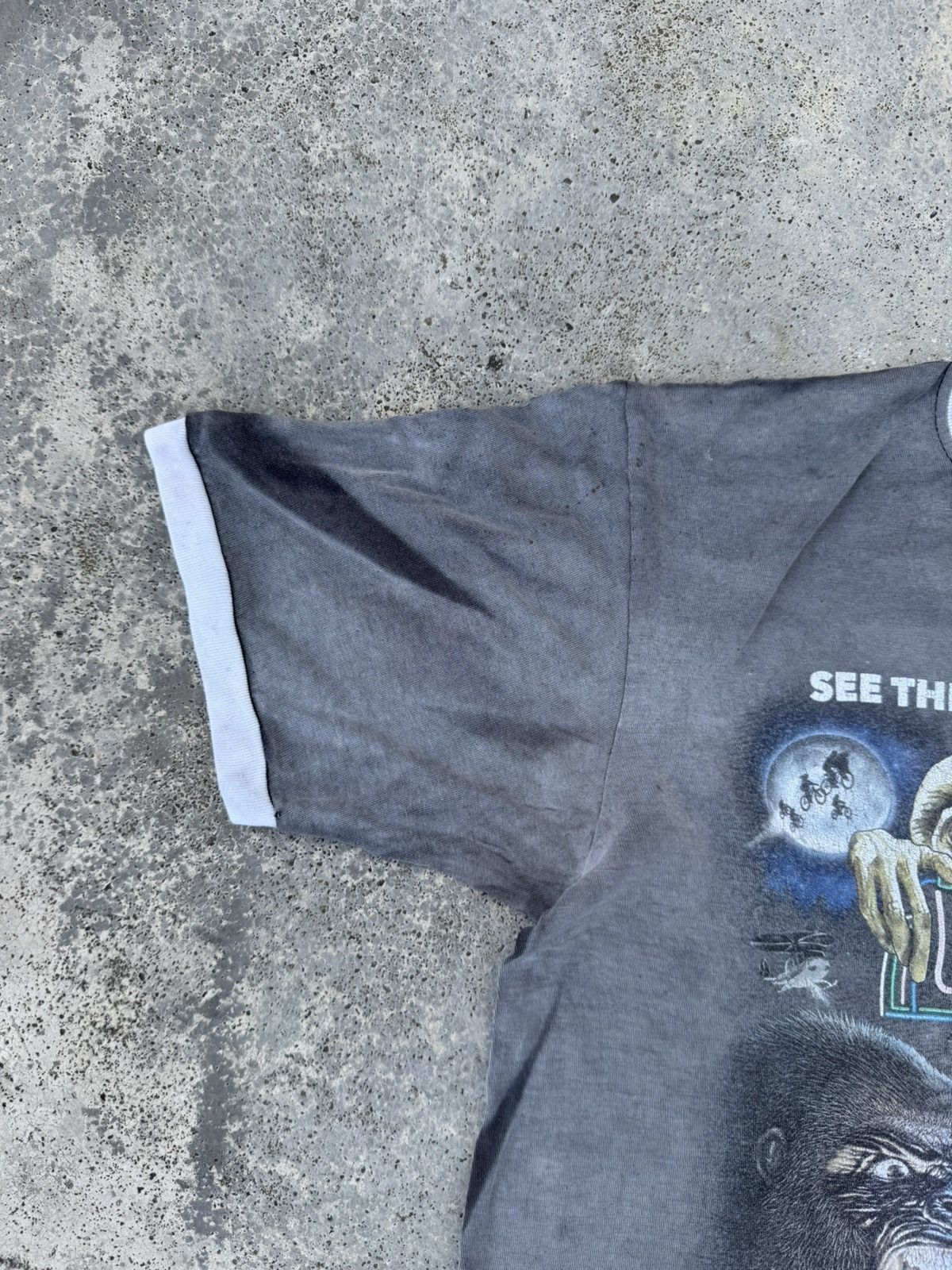Vintage Distressed Universal Studio Florida E.T Faded Movie Tee Size US S / EU 44-46 / 1 - 3 Thumbnail