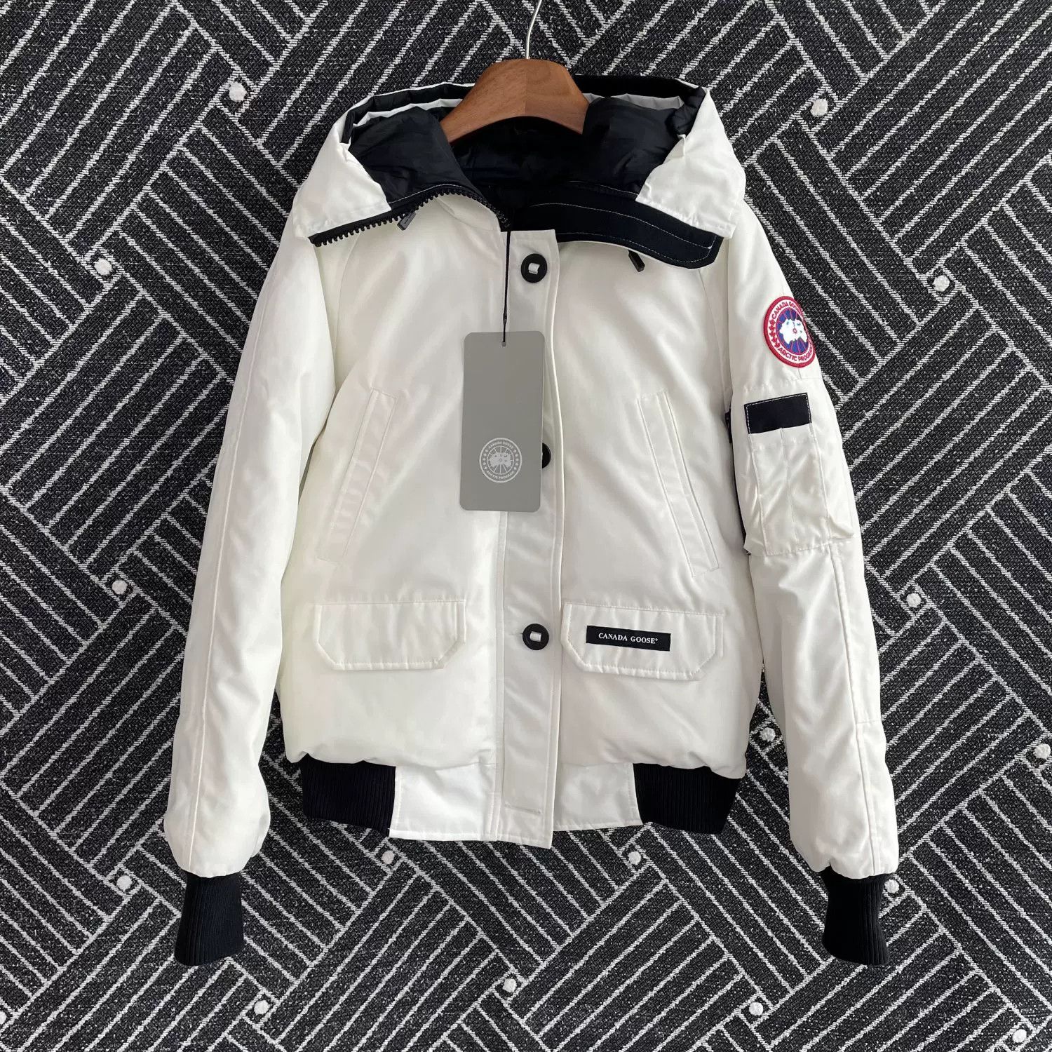 Canada Goose Canada Goose Red Label Hooded Down Jacket Size M / US 6-8 / IT 42-44 - 1 Thumbnail