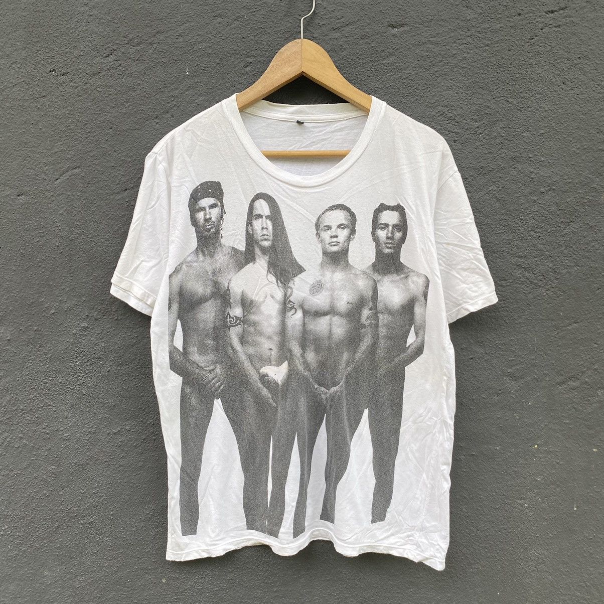 Band Tees Thrashed Red Hot Chili Peppers Band ERD GRUNGE Tshirt Size US M / EU 48-50 / 2 - 1 Thumbnail