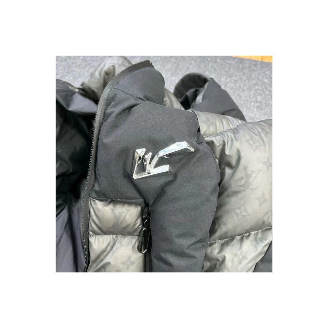 Louis Vuitton × Virgil Abloh Louis Vuitton 2054 Monogram Down- Filled Puffer Jacket Size US L / EU 52-54 / 3 - 4 Thumbnail