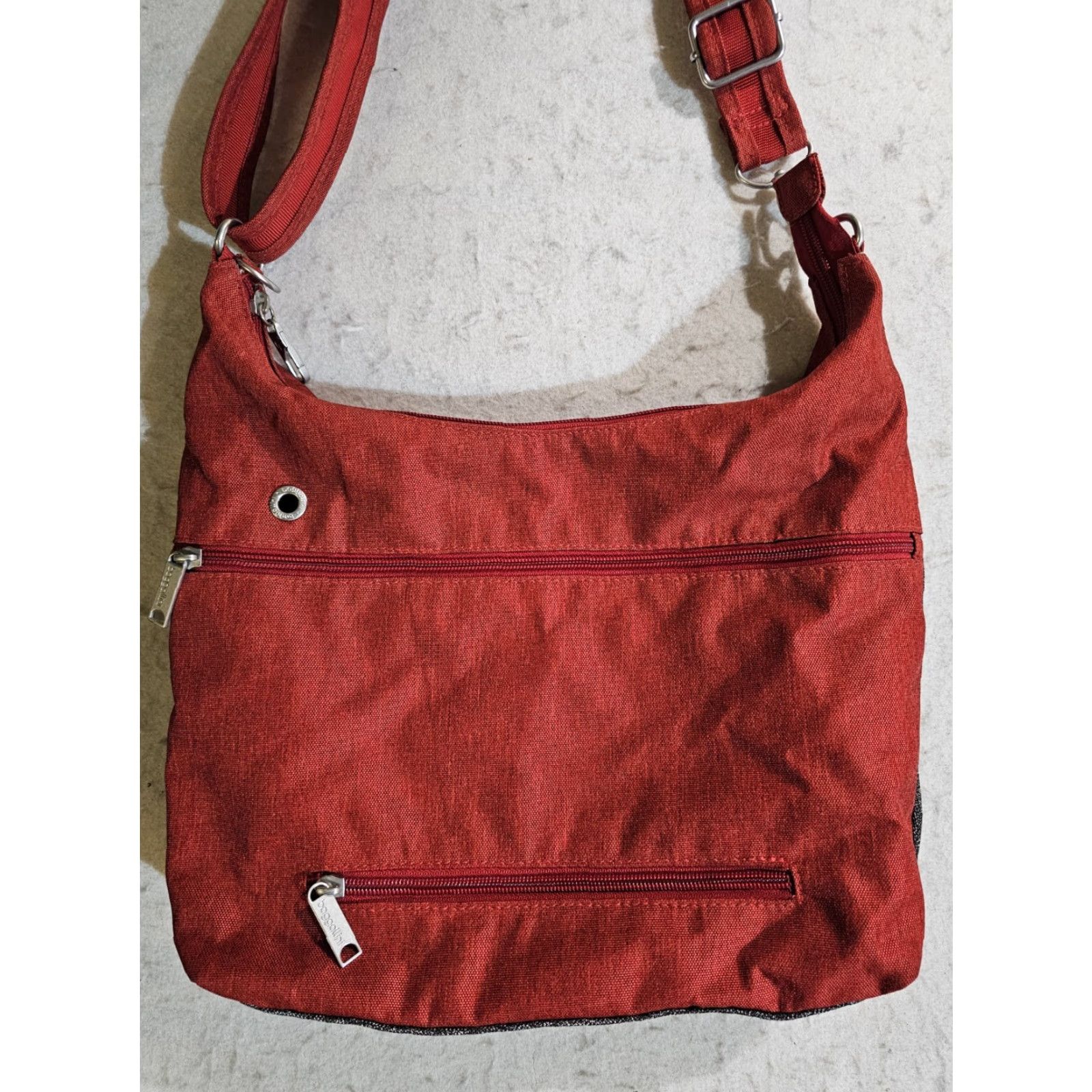 Vintage Baggallini SecurTex Anti Theft Half Moon Crossbody Travel Bag Red & Gray Handbag Size ONE SIZE - 6 Thumbnail