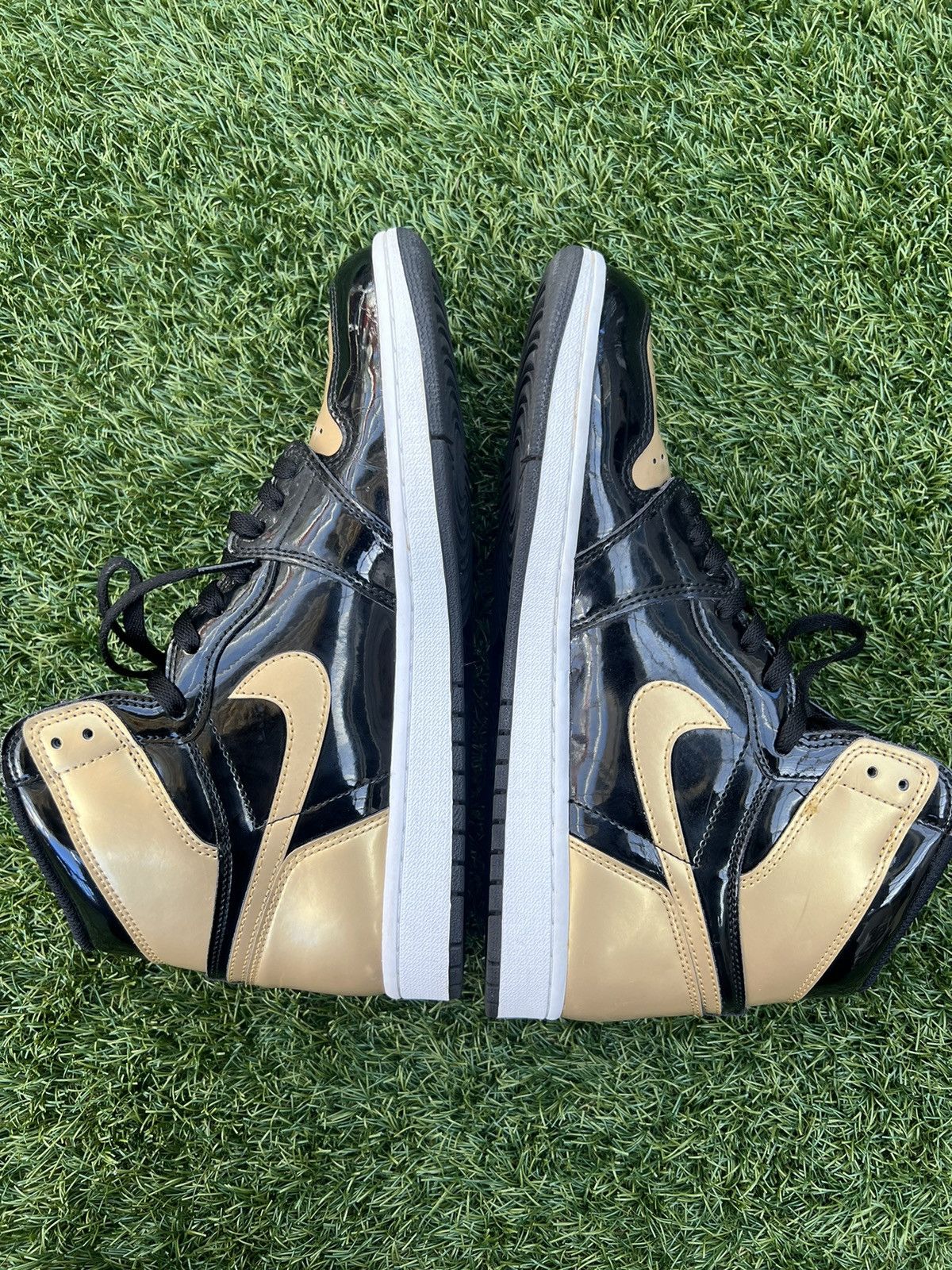 Jordan Brand Jordan 1 Patent Gold Toe Size US 10.5 / EU 43-44 - 10 Thumbnail