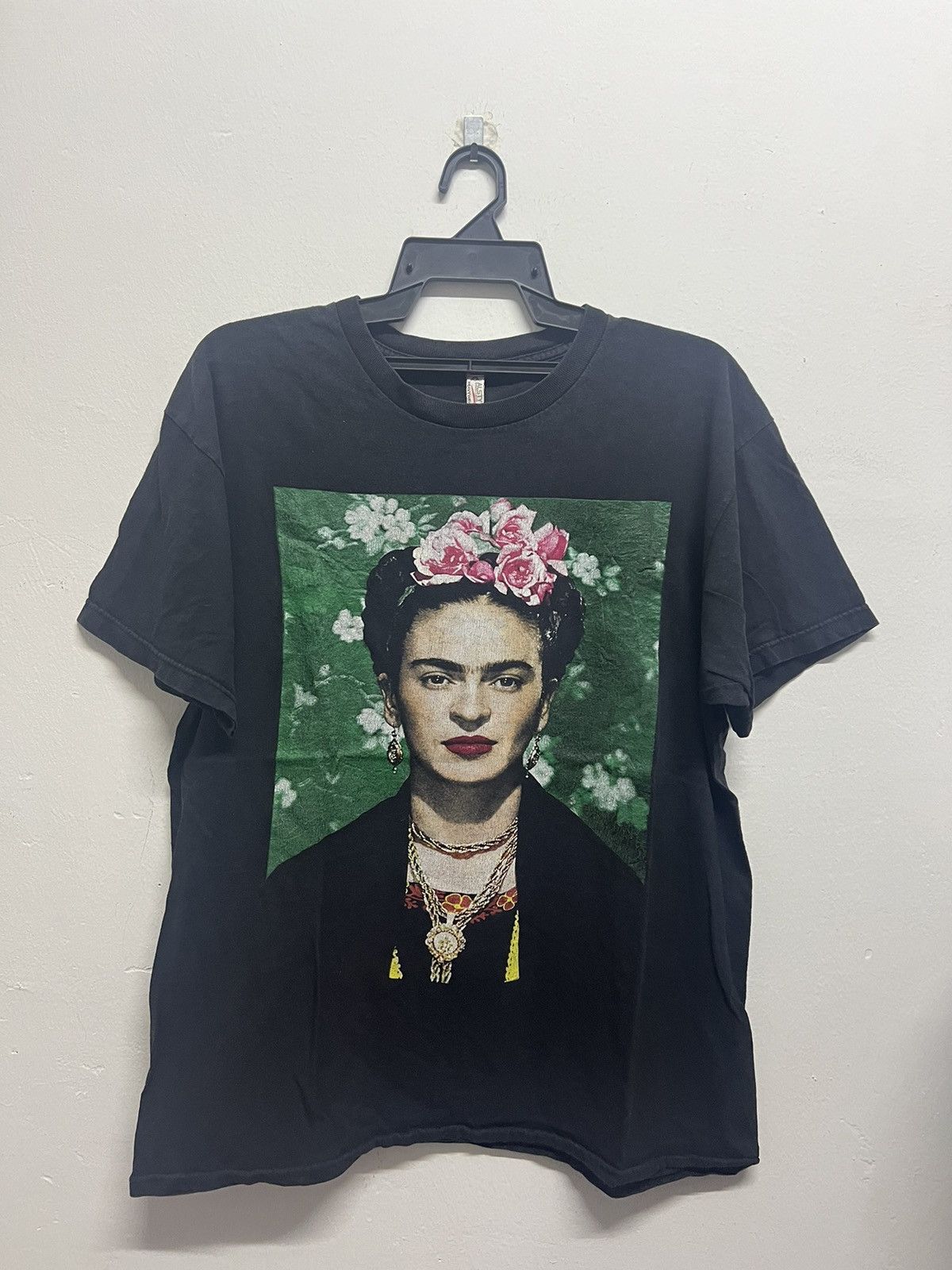 Vintage Vintage 00’s Frida Kahlo Mexican Painter Art Tee Size US L / EU 52-54 / 3 - 1 Thumbnail