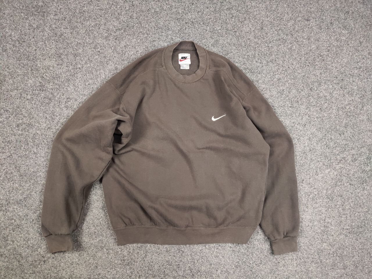 Nike Vintage 90's Nike Logo Khaki Faded Square Sweathsirt USA Size US M / EU 48-50 / 2 - 12 Thumbnail