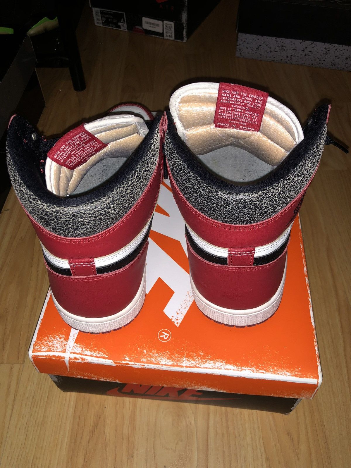 Nike Air Jordan 1 Retro High OG Chicago Lost And Found - Size 9.5 Size US 9.5 / EU 42-43 - 3 Thumbnail