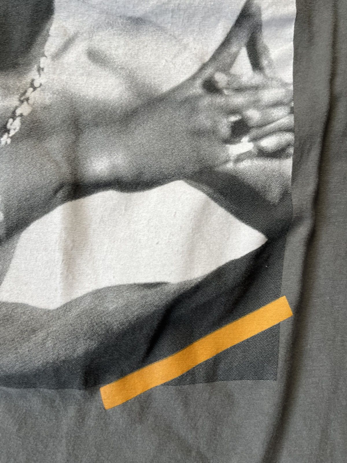 Band Tees Rare Mens 2Pac Vintage T-Shirt Size S Y2K Size US S / EU 44-46 / 1 - 15 Thumbnail