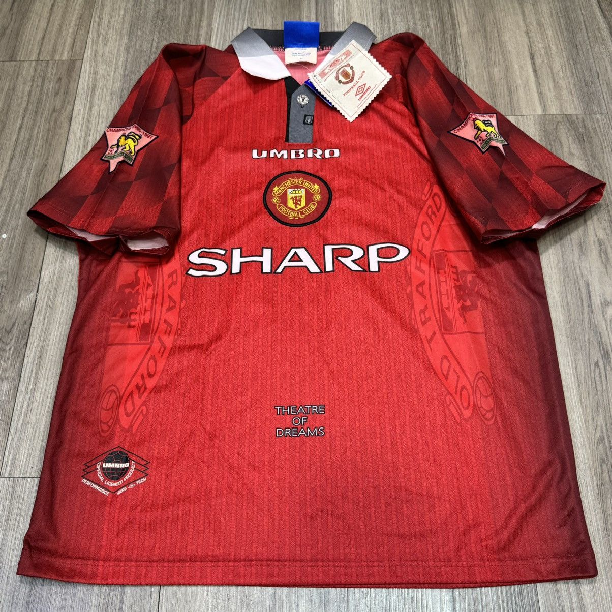 Umbro Manchester united 96/98 home shirt #11 Giggs (bnwt) Size US L / EU 52-54 / 3 - 1 Thumbnail