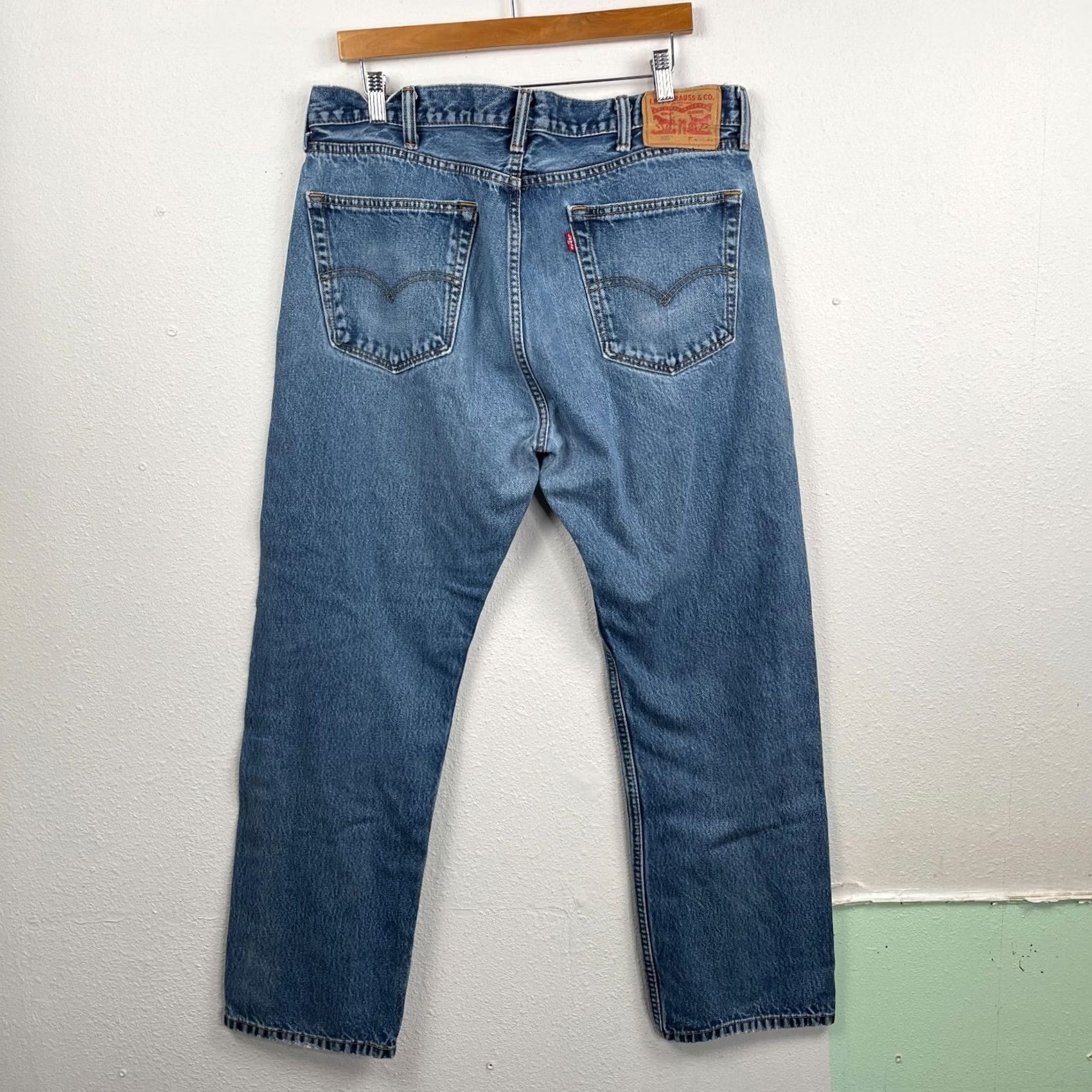 Levi's VINTAGE Levis 505 Jeans Shirt? Levi's 505 Regular Fit 5-Pocket Denim Blue Medium Wash 38x32 38x30 Inseam 32 5-Pocket Design Mens Jeans Size US 38 / EU 54 - 3 Thumbnail