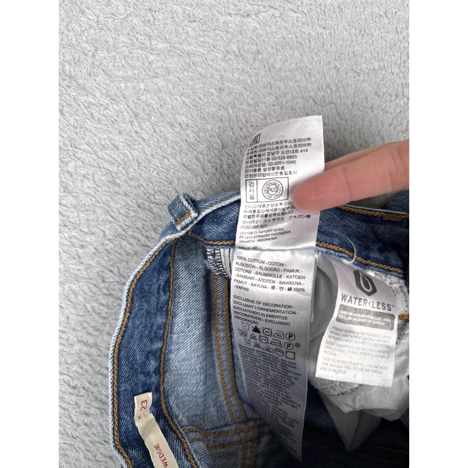 Levi's Levis Jeans Womens 23x26 Blue Denim Premium Wedgie Distressed Mid Rise Big E Size 40" / US 18 - 7 Thumbnail