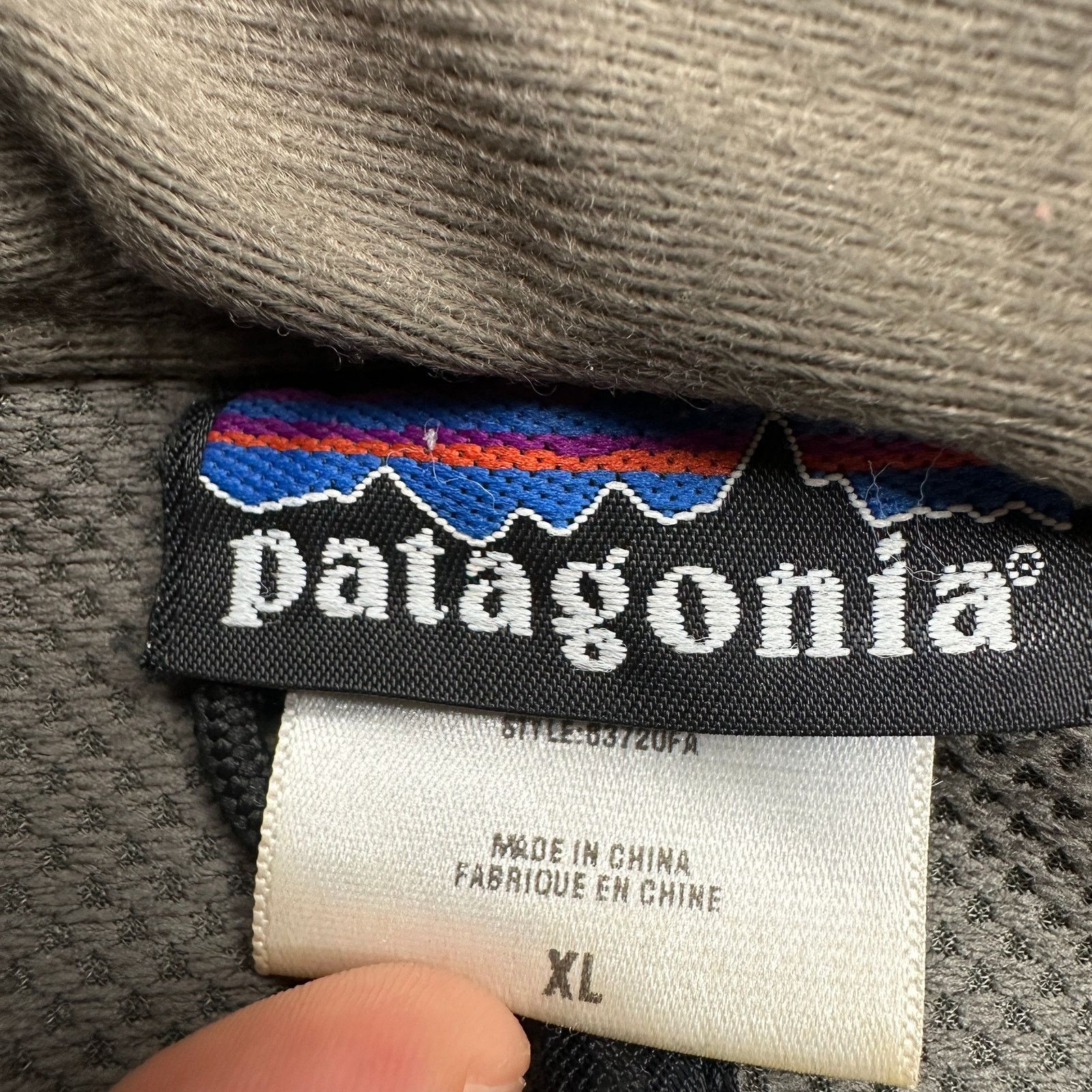 Patagonia Vintage Patagonia 83720 White Smoke Jacket Mens XL Hooded Size US XL / EU 56 / 4 - 3 Thumbnail