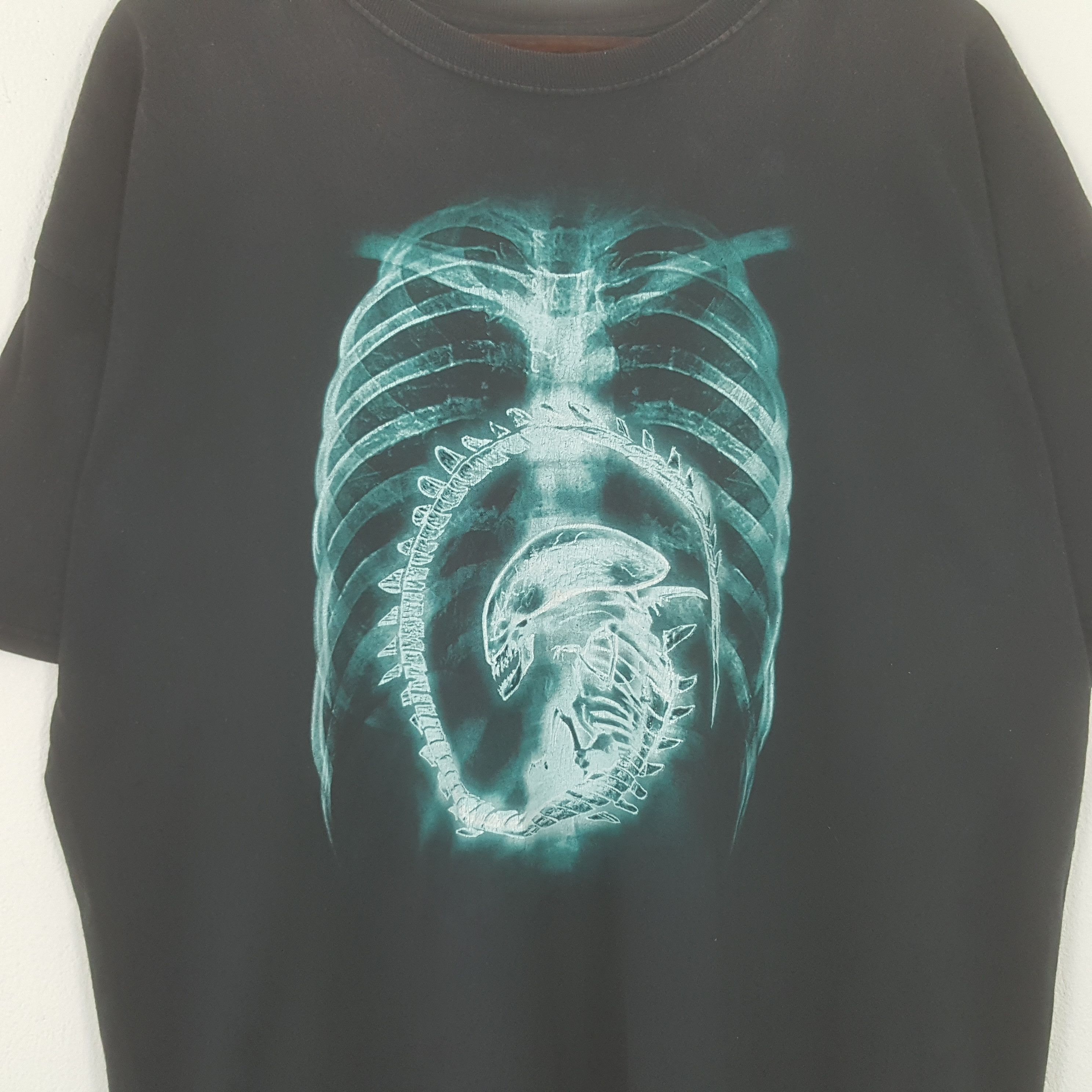 Vintage Vintage Alien Movie Tshirt Size US XXL / EU 58 / 5 - 2 Thumbnail