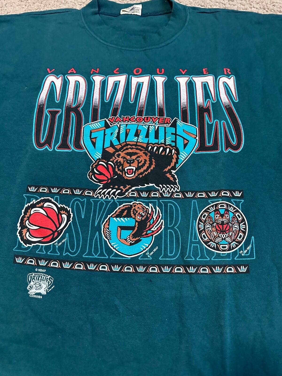 Other 1994 Vancouver Grizzlies NBA basketball graphic tee shirt Size US XL / EU 56 / 4 - 3 Thumbnail