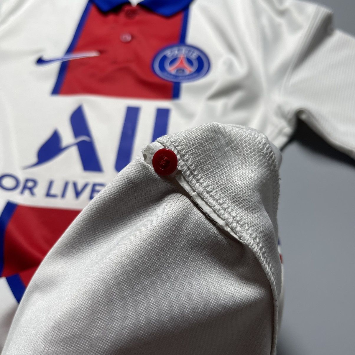 Vintage PSG NIKE 2020/2021 FOOTBALL SOCCER AWAY JERSEY #7 MBAPPE Size US S / EU 44-46 / 1 - 9 Thumbnail