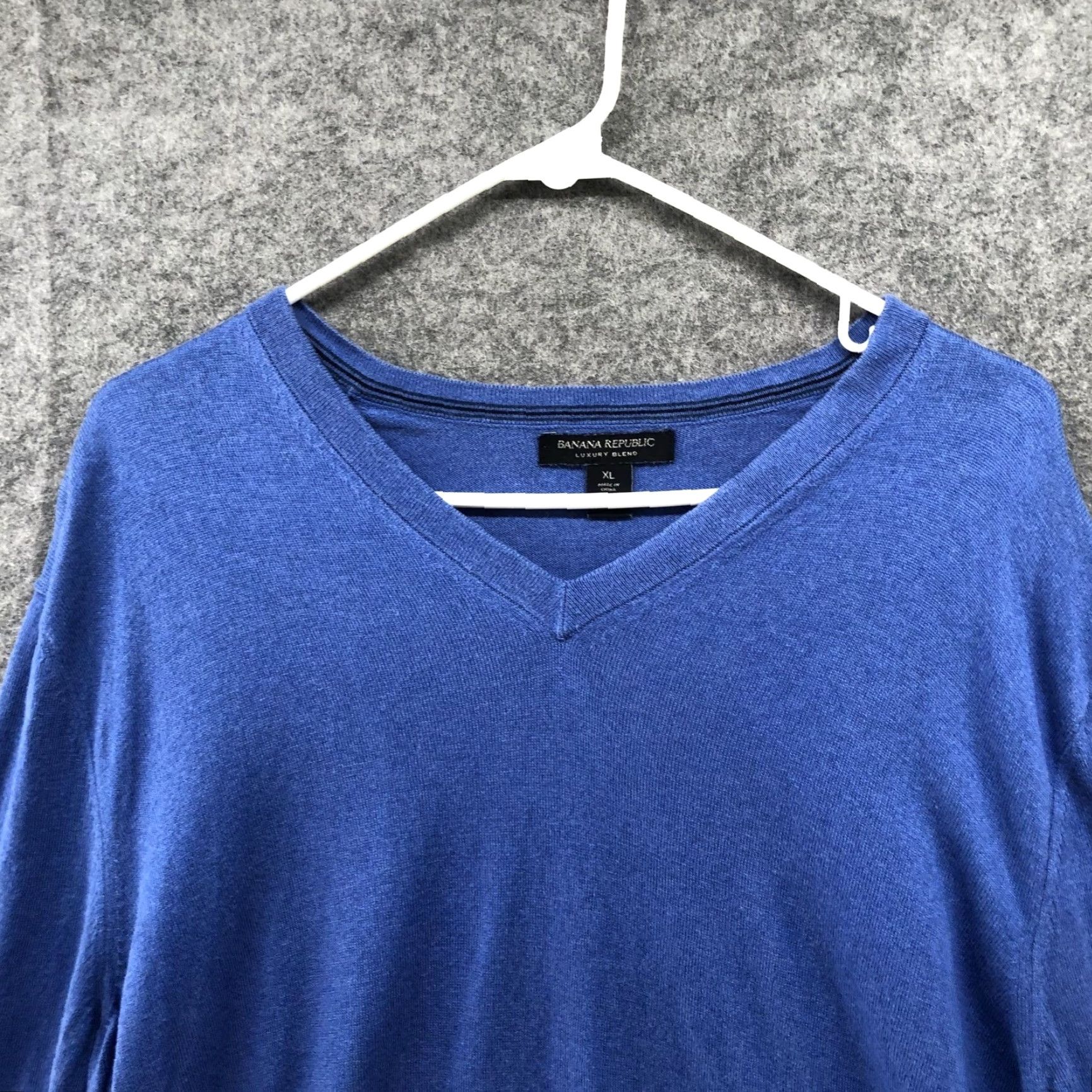 Banana Republic Banana Republic Sweater Mens XL Silk Cotton Cashmere Blue V-Neck Pullover Knit Solid Casual Linen? Size US XL / EU 56 / 4 - 3 Thumbnail