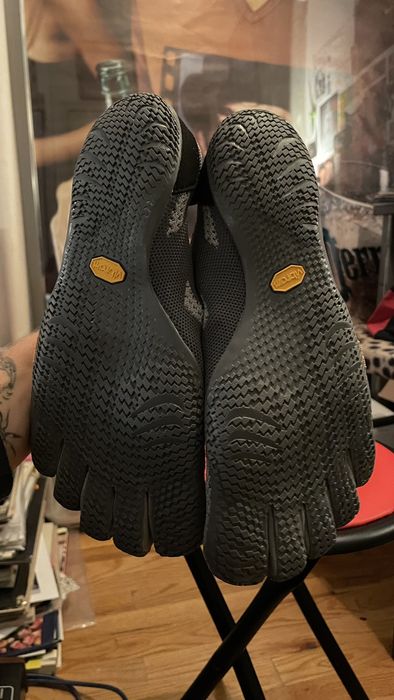 vibram hiking toe shoes