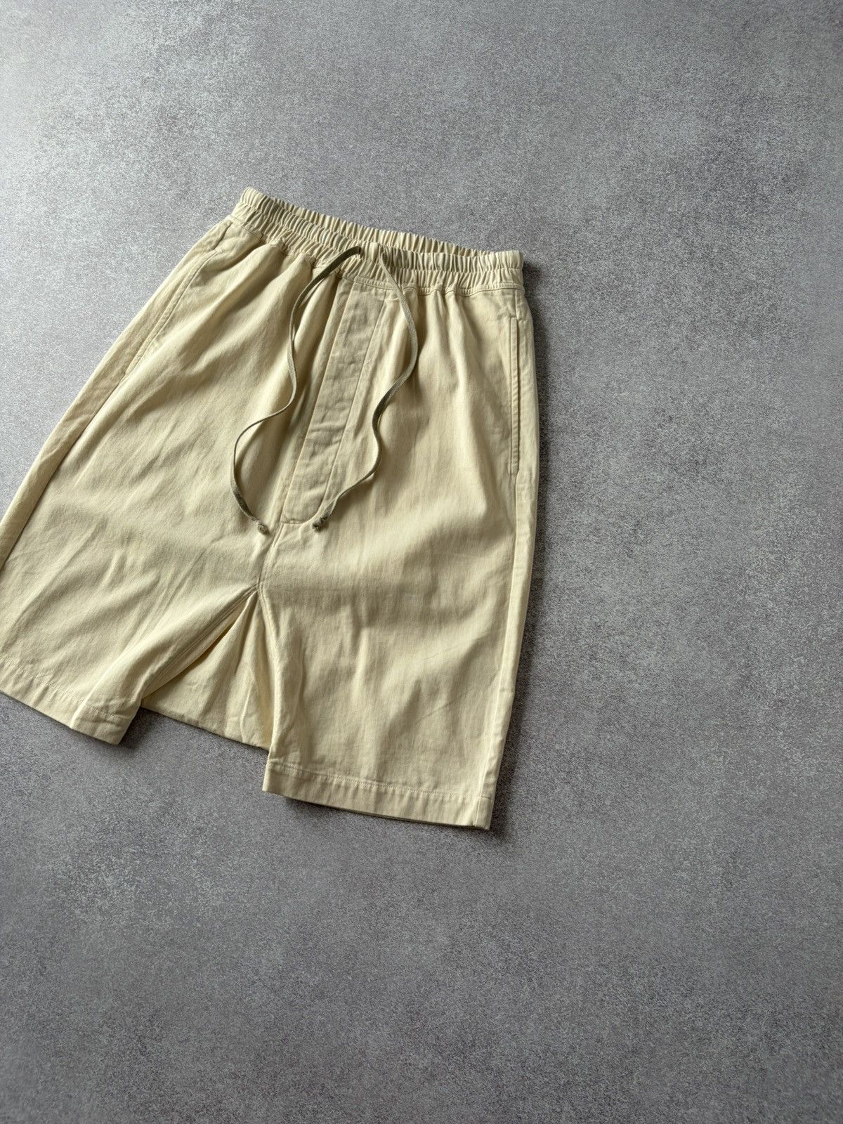 Rick Owens Rick Owens Fogachine SS22 Drop Crotch Wide Cut Beige Shorts Size US 31 - 2 Thumbnail