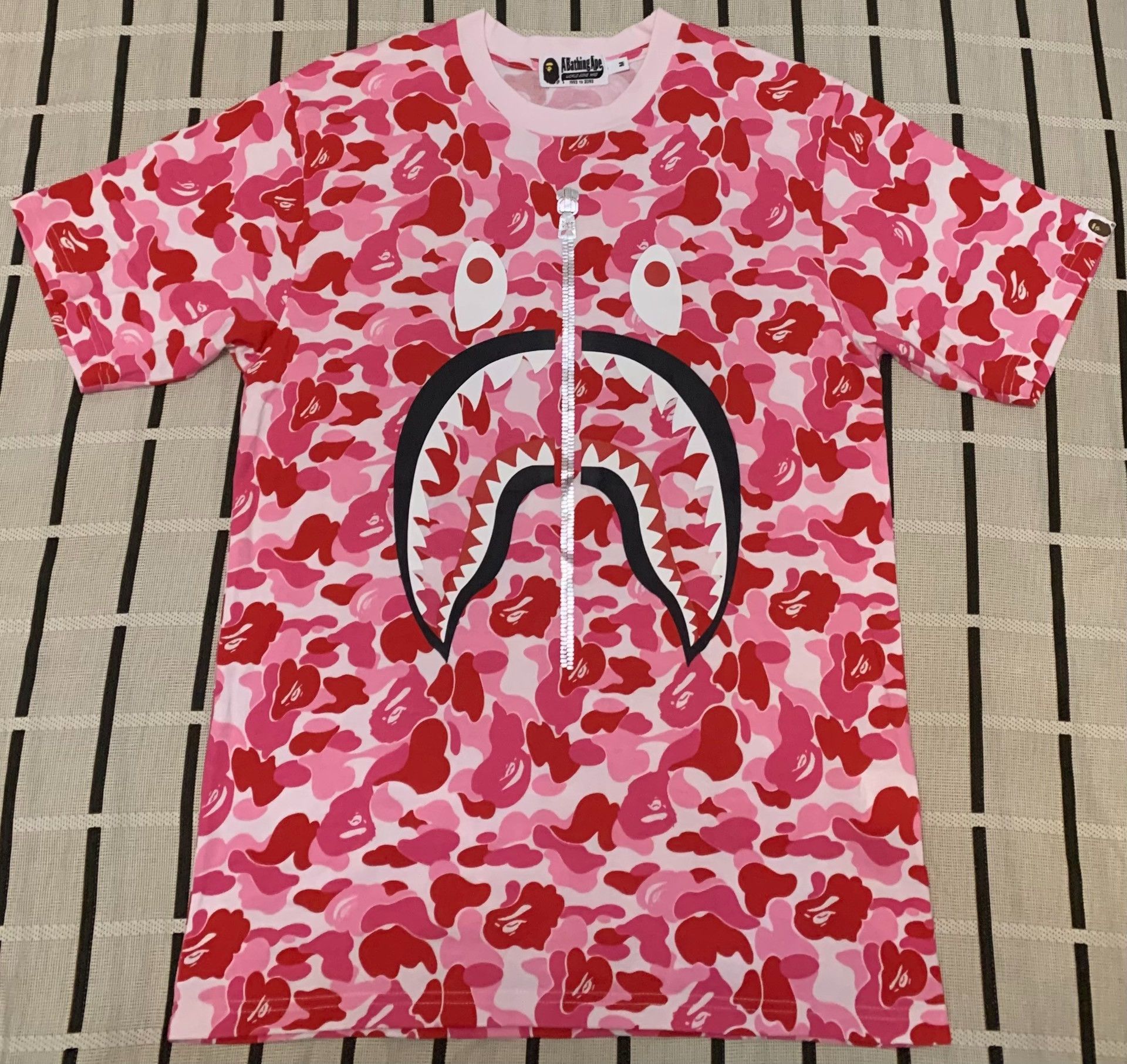 Bape Bape Shark Camo Pink T-Shirt M Men Size US M / EU 48-50 / 2 - 1 Thumbnail
