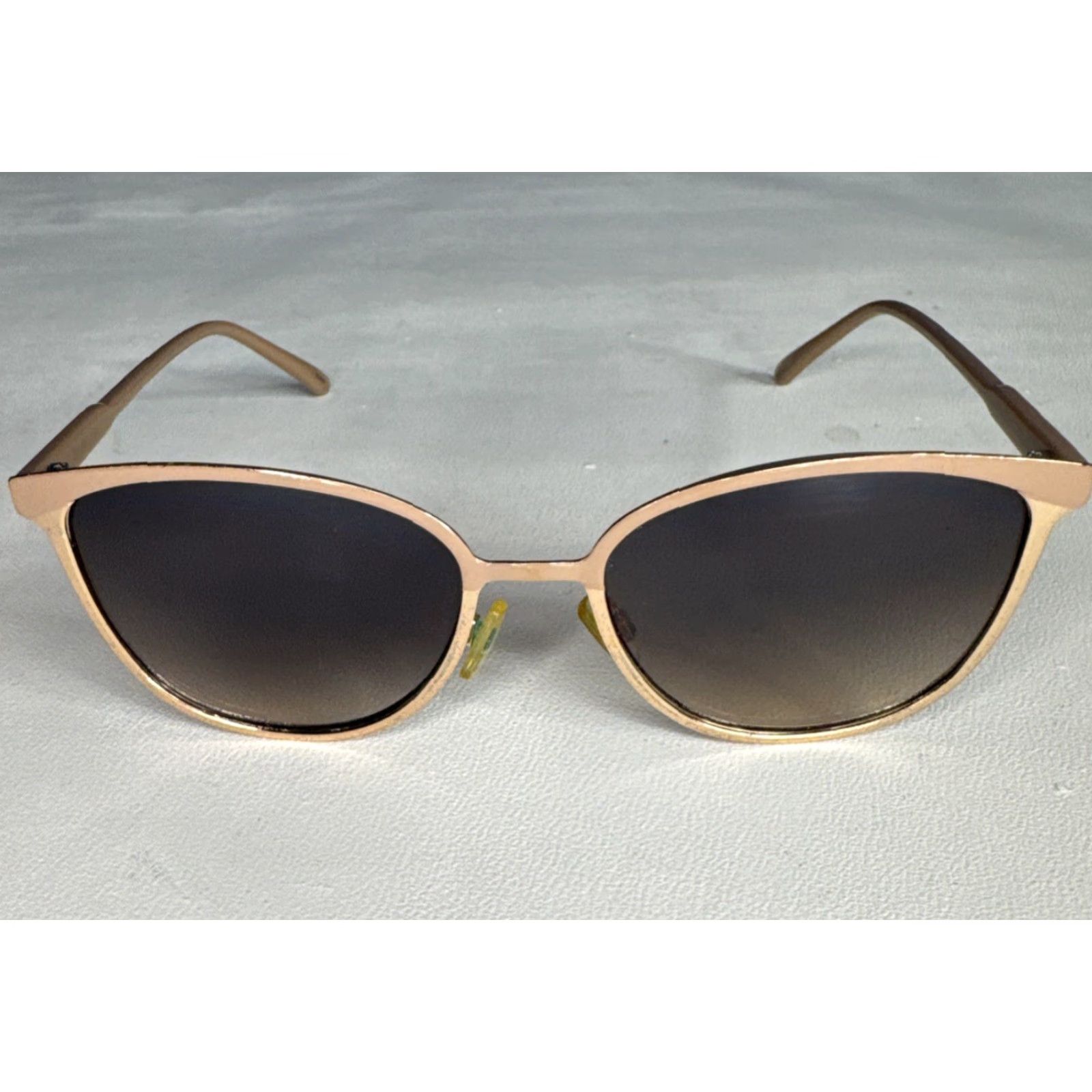Vintage Laundry by Design Sunglasses Cat Eye Frames Only Lens Scratches Tan Gold Women Size ONE SIZE - 2 Thumbnail