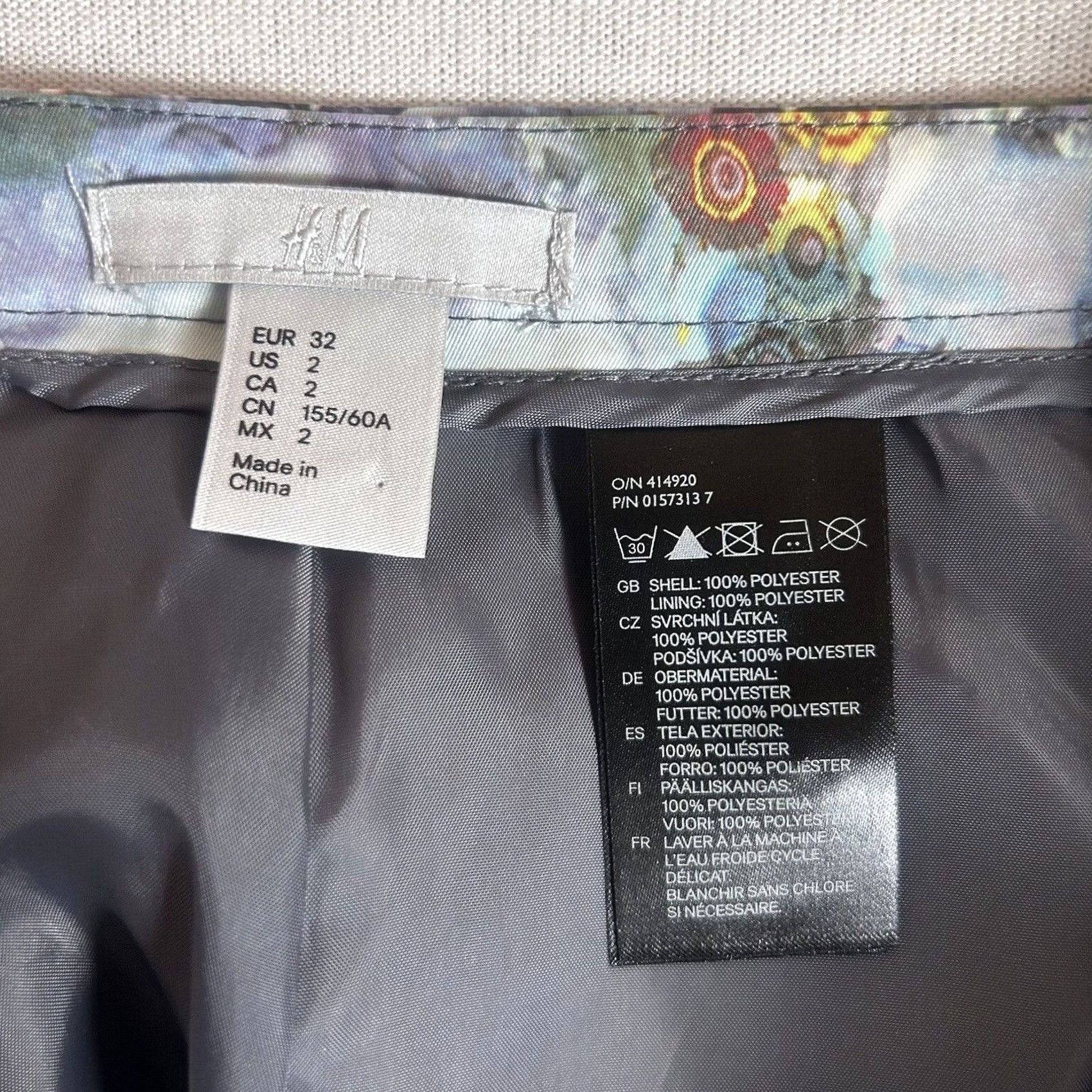 H&M H&M Lined Pencil Skirt Size 2 Floral 100% Polyester Colorful Professional Work Size 26" / US 2 / IT 38 - 3 Thumbnail