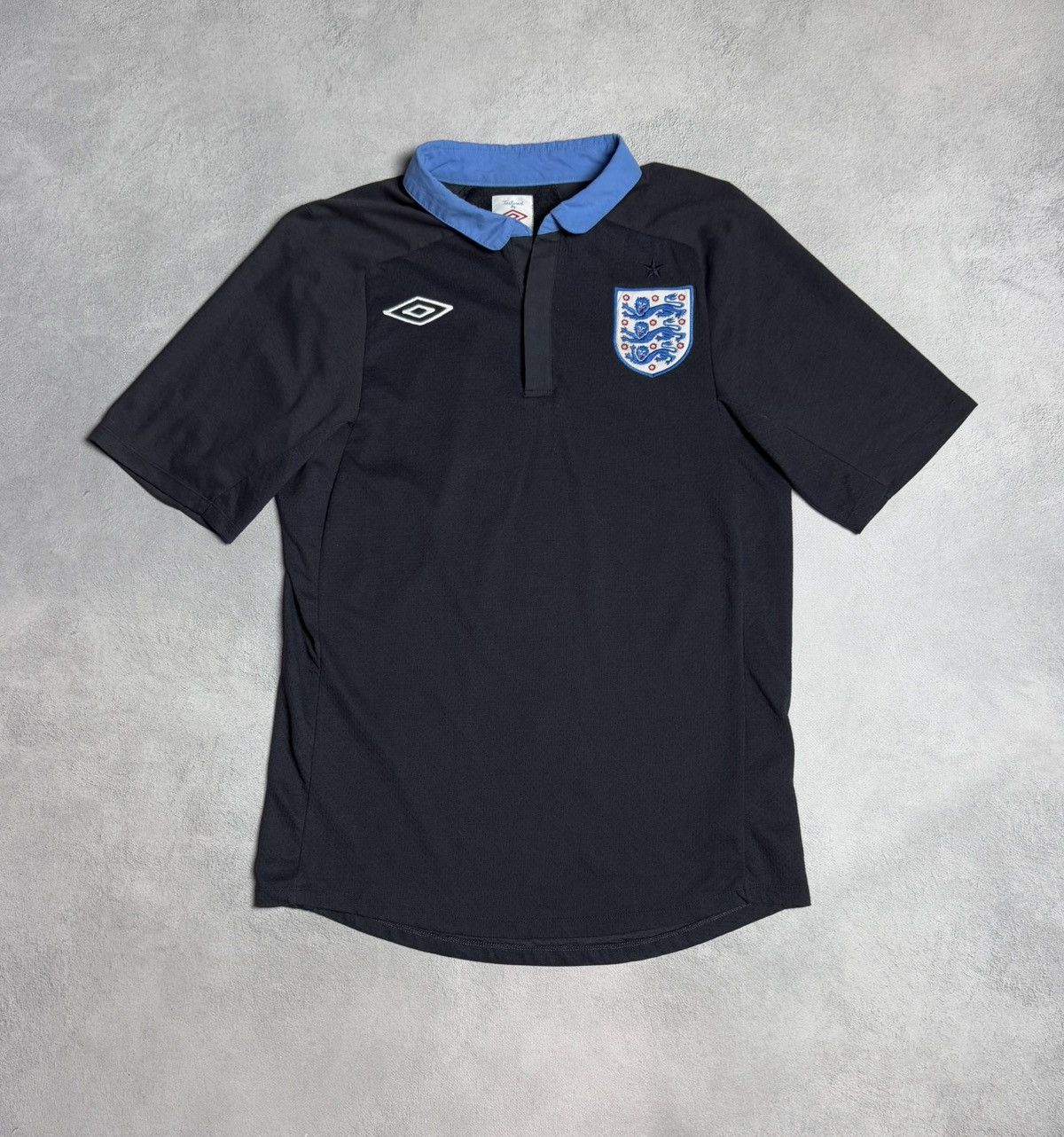 Umbro England 2010 2011 Away Football Shirt Soccer Jersey Umbro Size US S / EU 44-46 / 1 - 1 Thumbnail