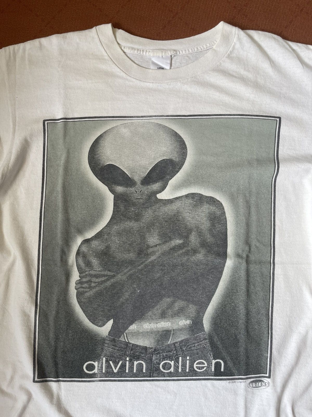 Vintage Vtg 1996 Alvin Alien Parody T-Shirt Calvin Klein Style L Size US XL / EU 56 / 4 - 2 Thumbnail