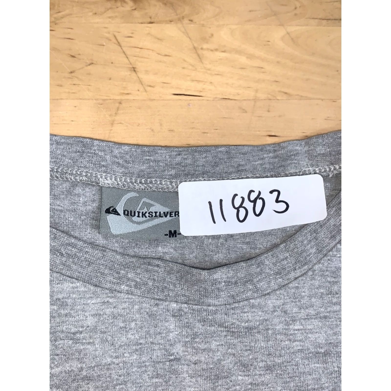 Quiksilver VINTAGE Quiksilver Shirt Mens M Gray Embroidered Surf Beach Y2K 11883 Size US M / EU 48-50 / 2 - 2 Thumbnail