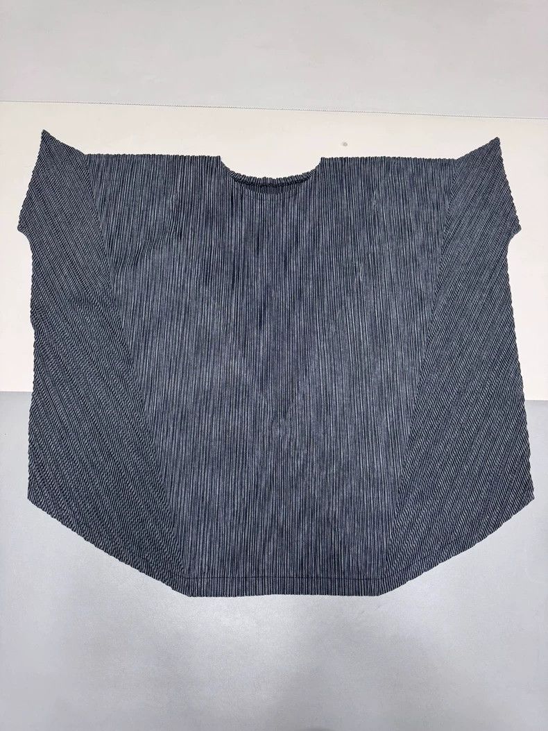 Issey Miyake Issey Miyake size:3 Grey pleated short-sleeved shirt Size S / US 4 / IT 40 - 2 Thumbnail