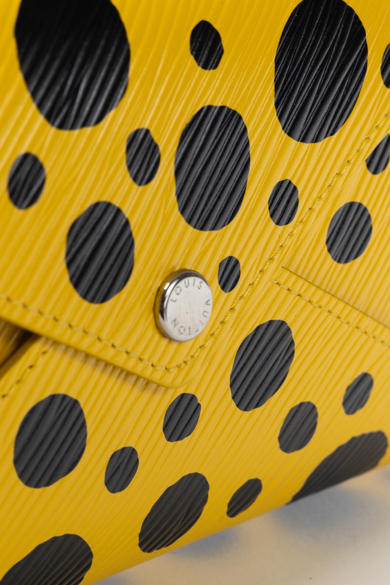 Louis Vuitton × Yayoi Kusama Louis Vuitton x Yayoi Kusama Kirigami Epi Dotted Pochette Size ONE SIZE - 6 Thumbnail